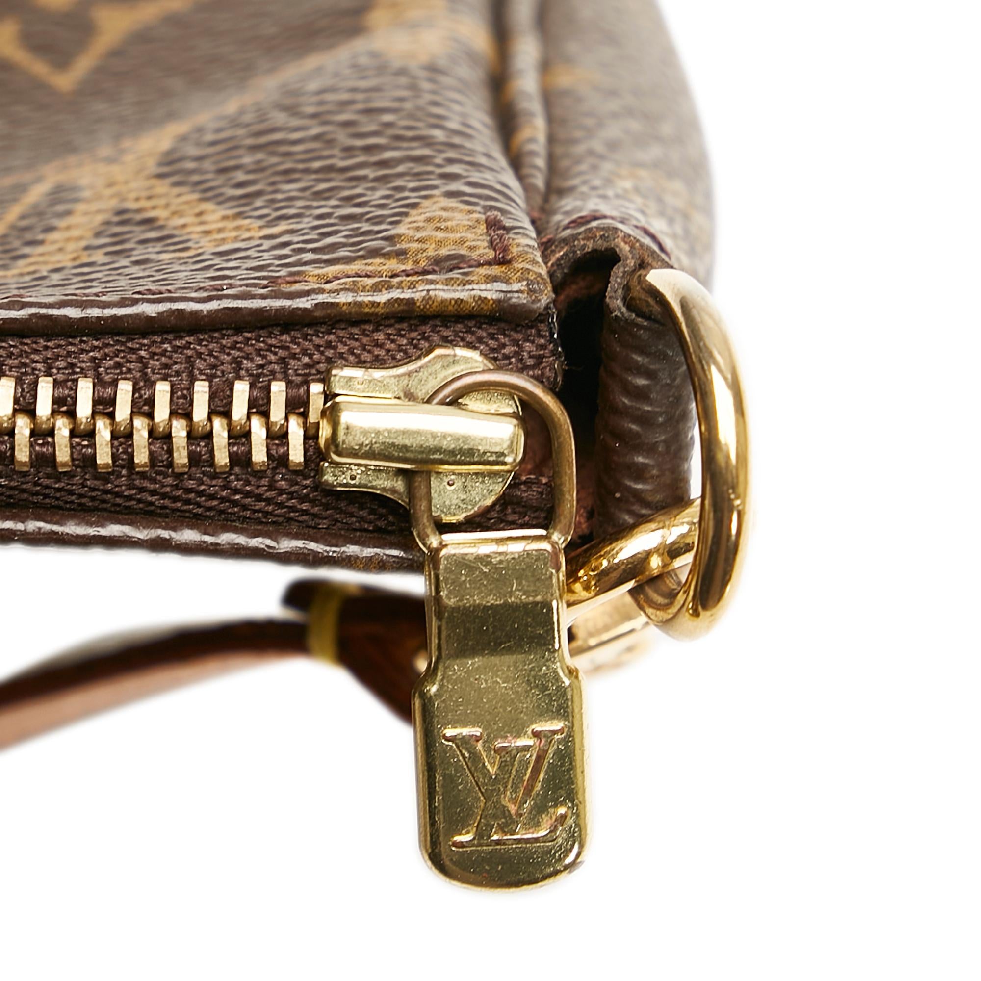 Louis Vuitton Monogram Pochette Accessoires (SHG-EdABSL)