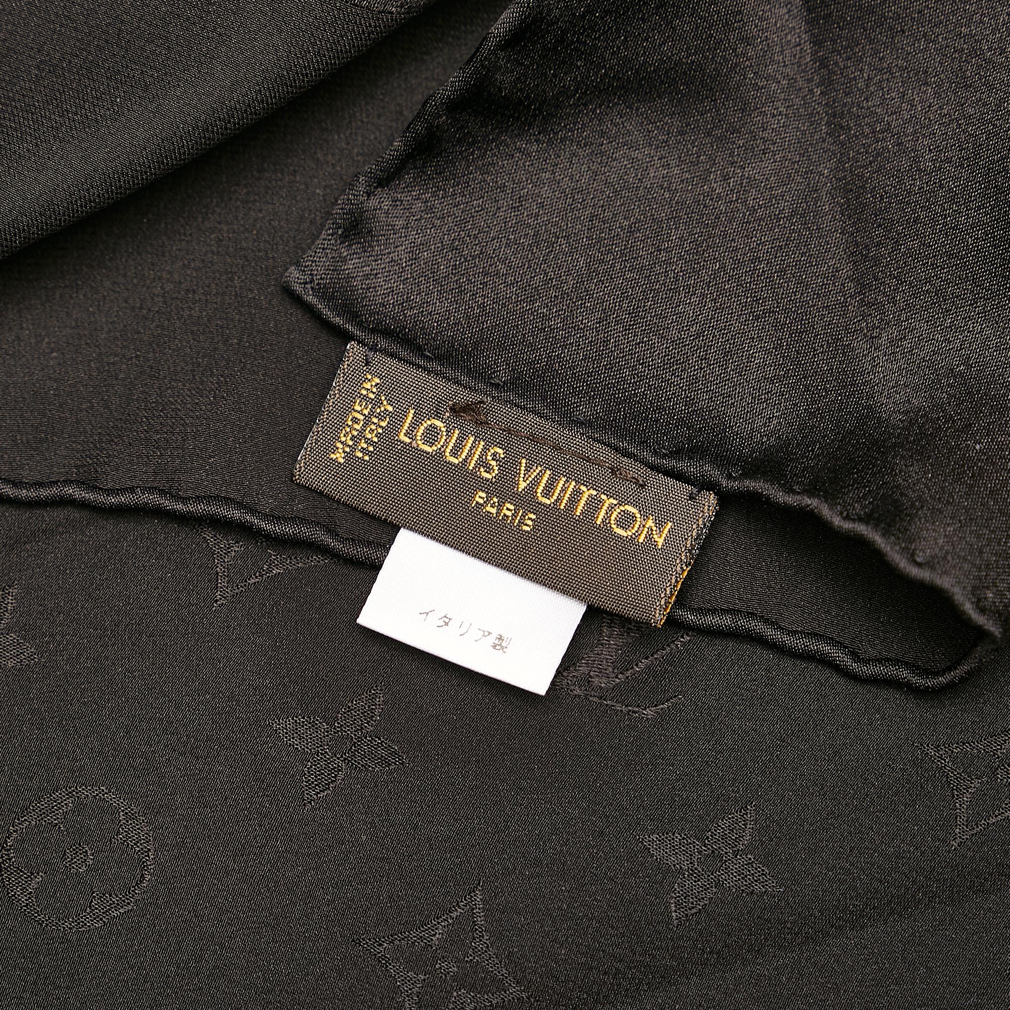 Louis Vuitton Monogram Silk Scarf (SHG-34458)