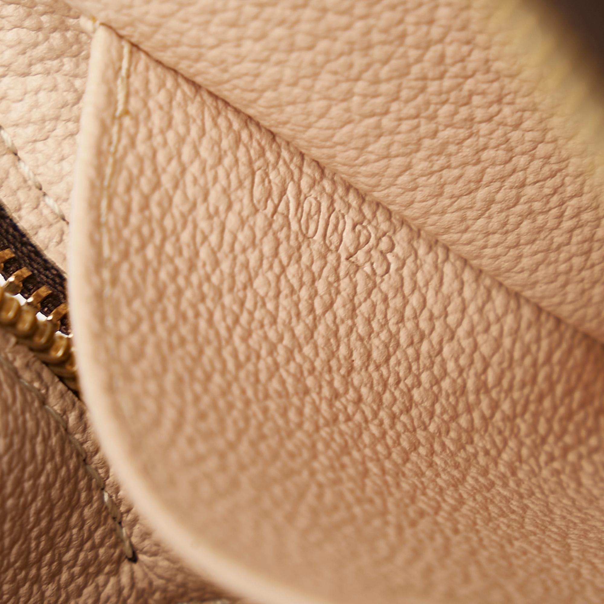 Louis Vuitton Monogram cosmetic pouch (SHG-1y1E0z)