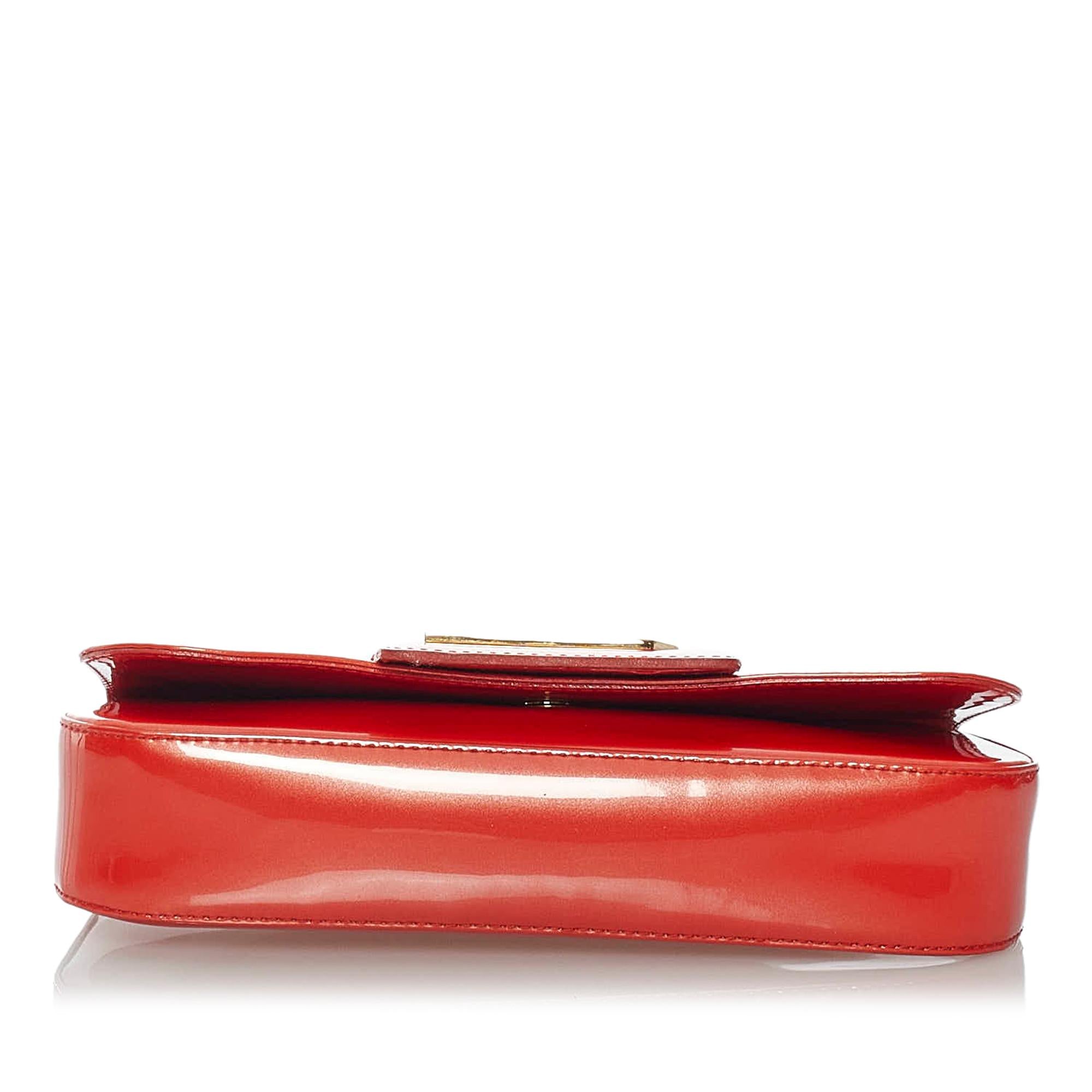 Louis Vuitton Sobe Patent Leather Clutch Bag (SHG-29972)
