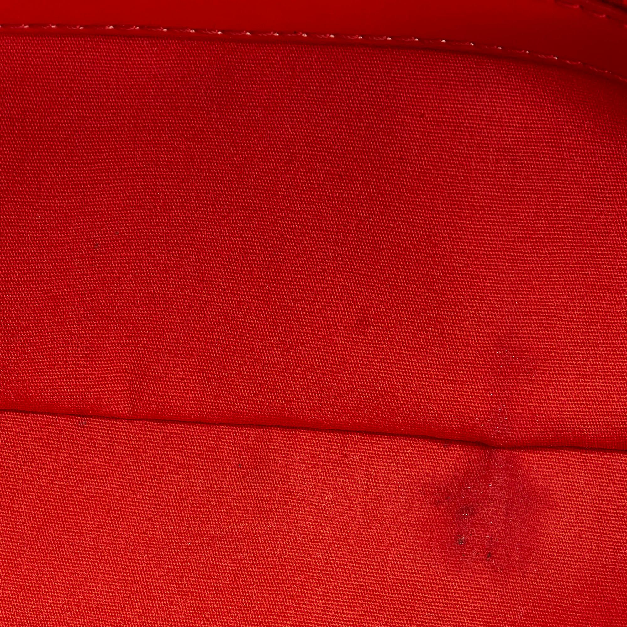 Louis Vuitton Sobe Patent Leather Clutch Bag (SHG-29972)