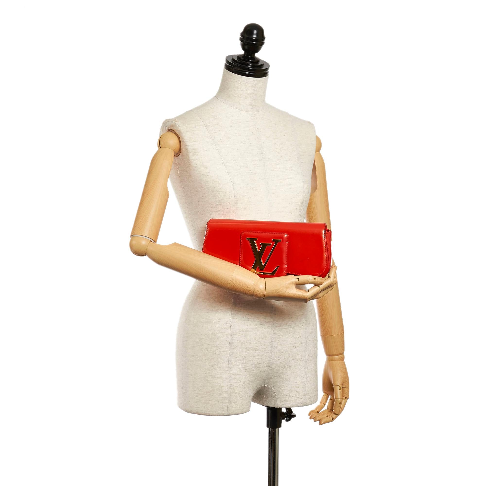 Louis Vuitton Sobe Patent Leather Clutch Bag (SHG-29972)