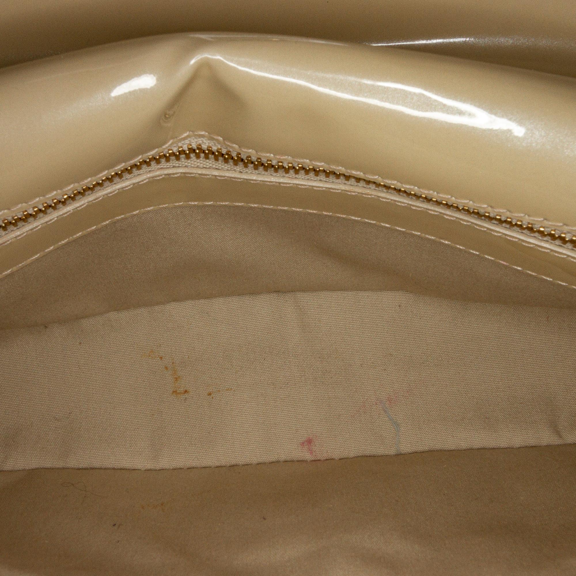 Louis Vuitton Sobe Patent Leather Clutch Bag (SHG-32645)