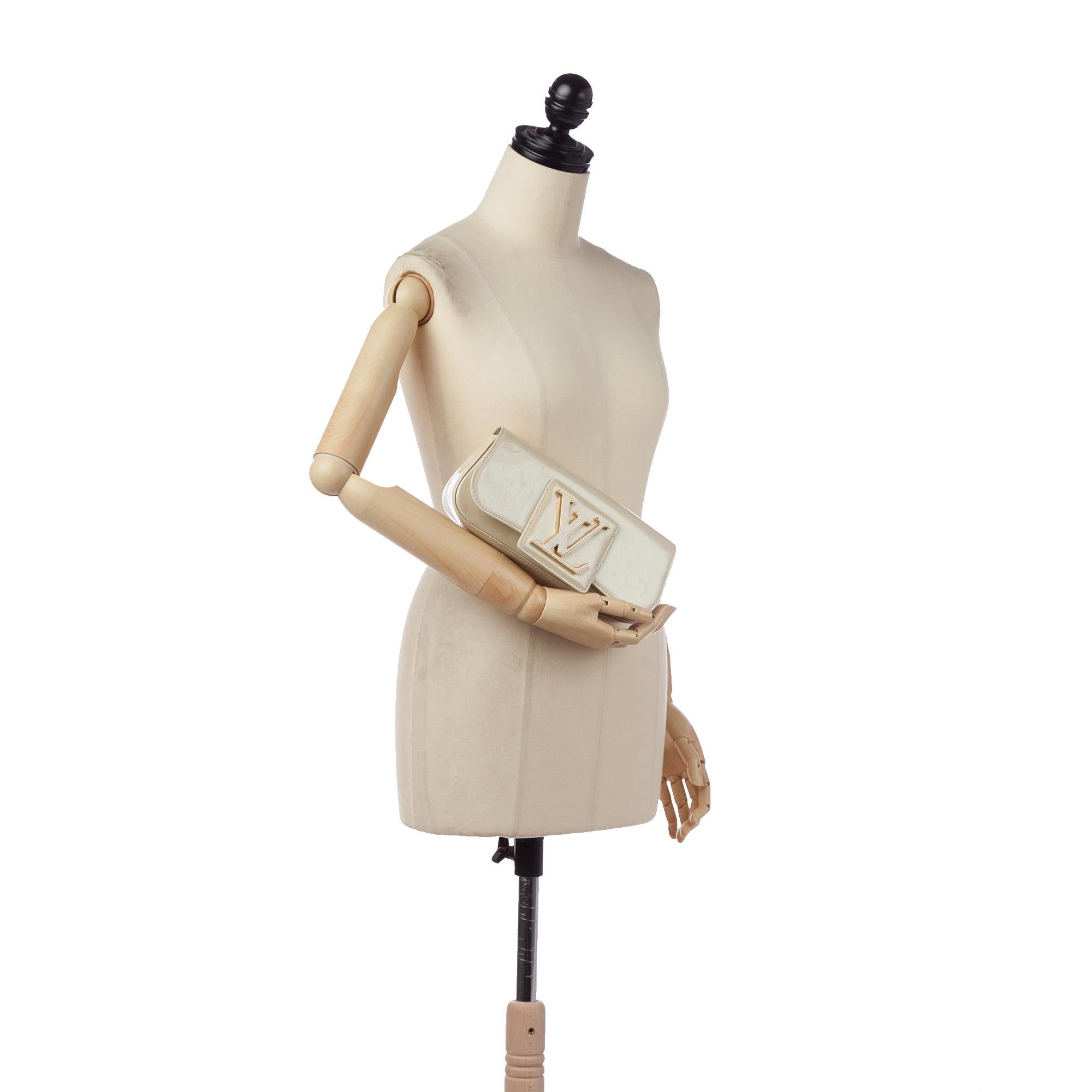 Louis Vuitton Sobe Patent Leather Clutch Bag (SHG-32645)