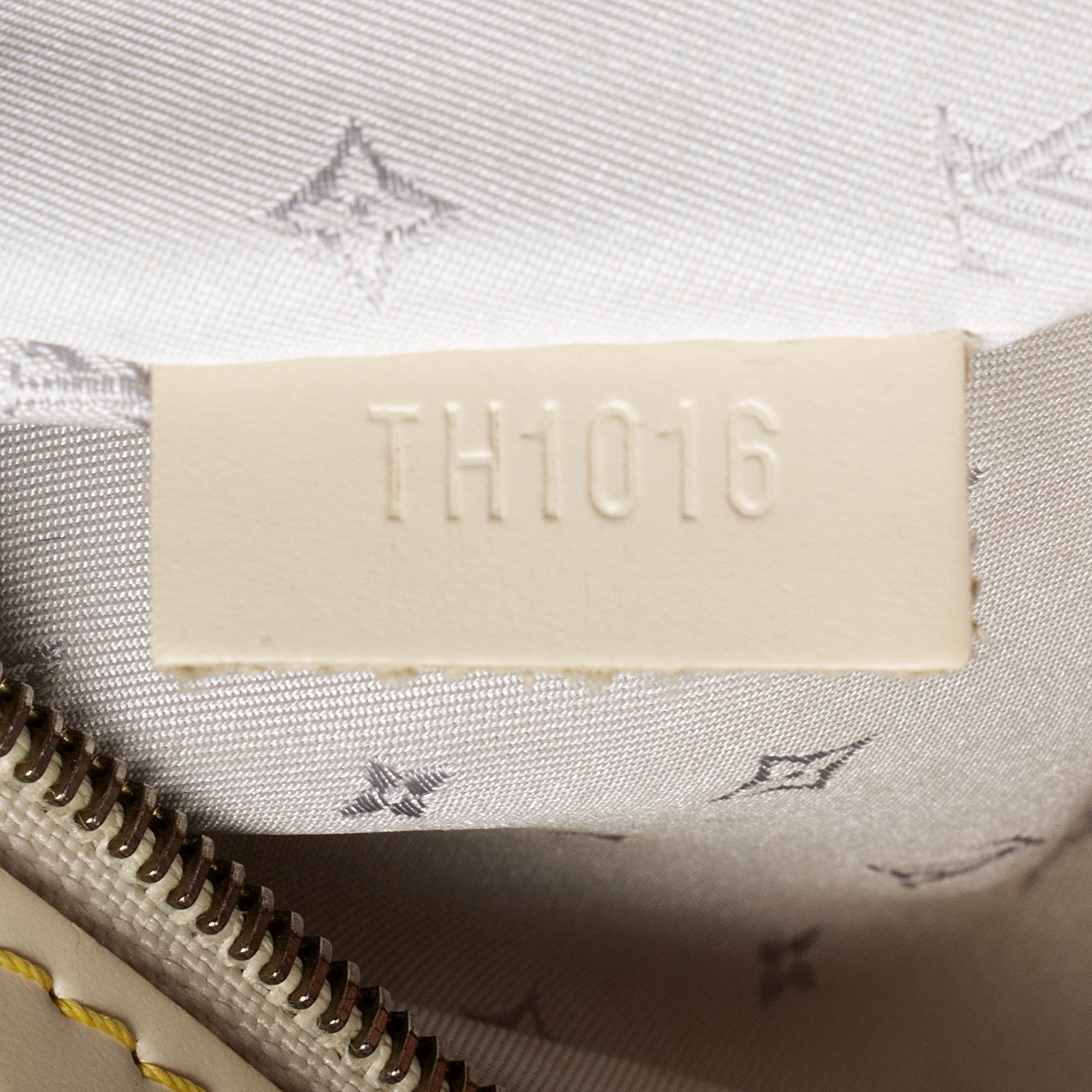 Louis Vuitton Suhali Leather Lockit PM Satchel (SHF-23755)