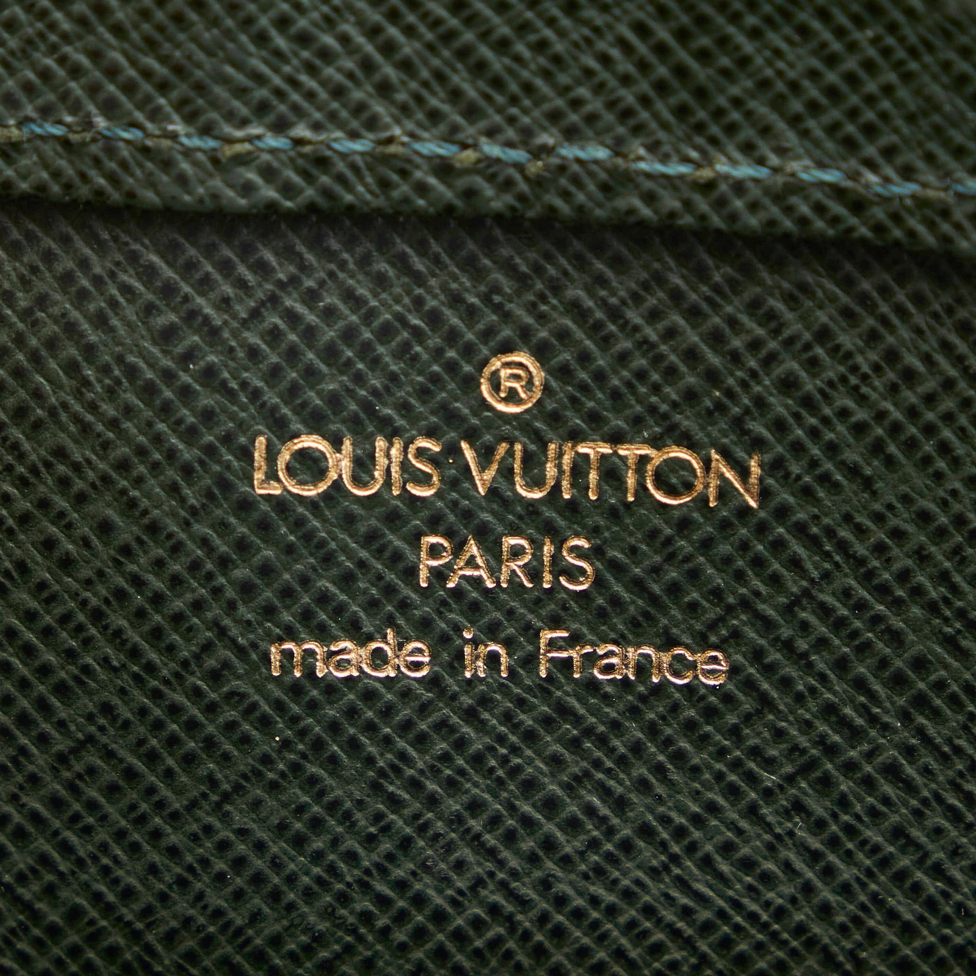 Louis Vuitton Taiga Baikal (SHG-28343)