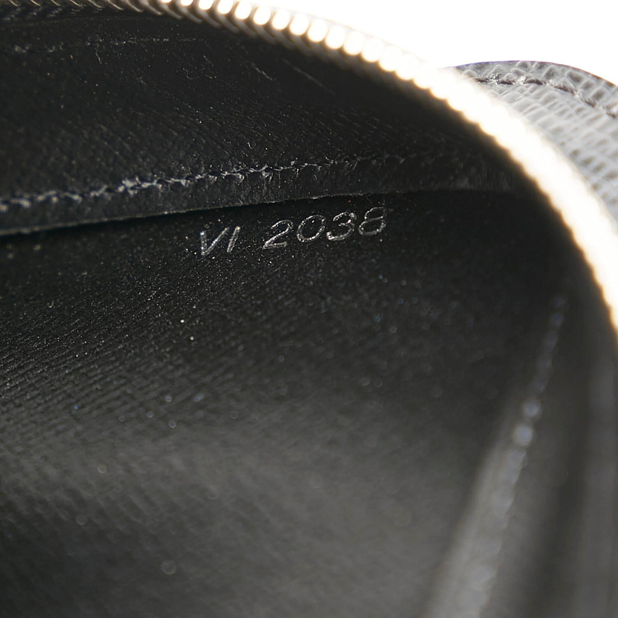 Louis Vuitton Taiga Baikal (SHG-32277)