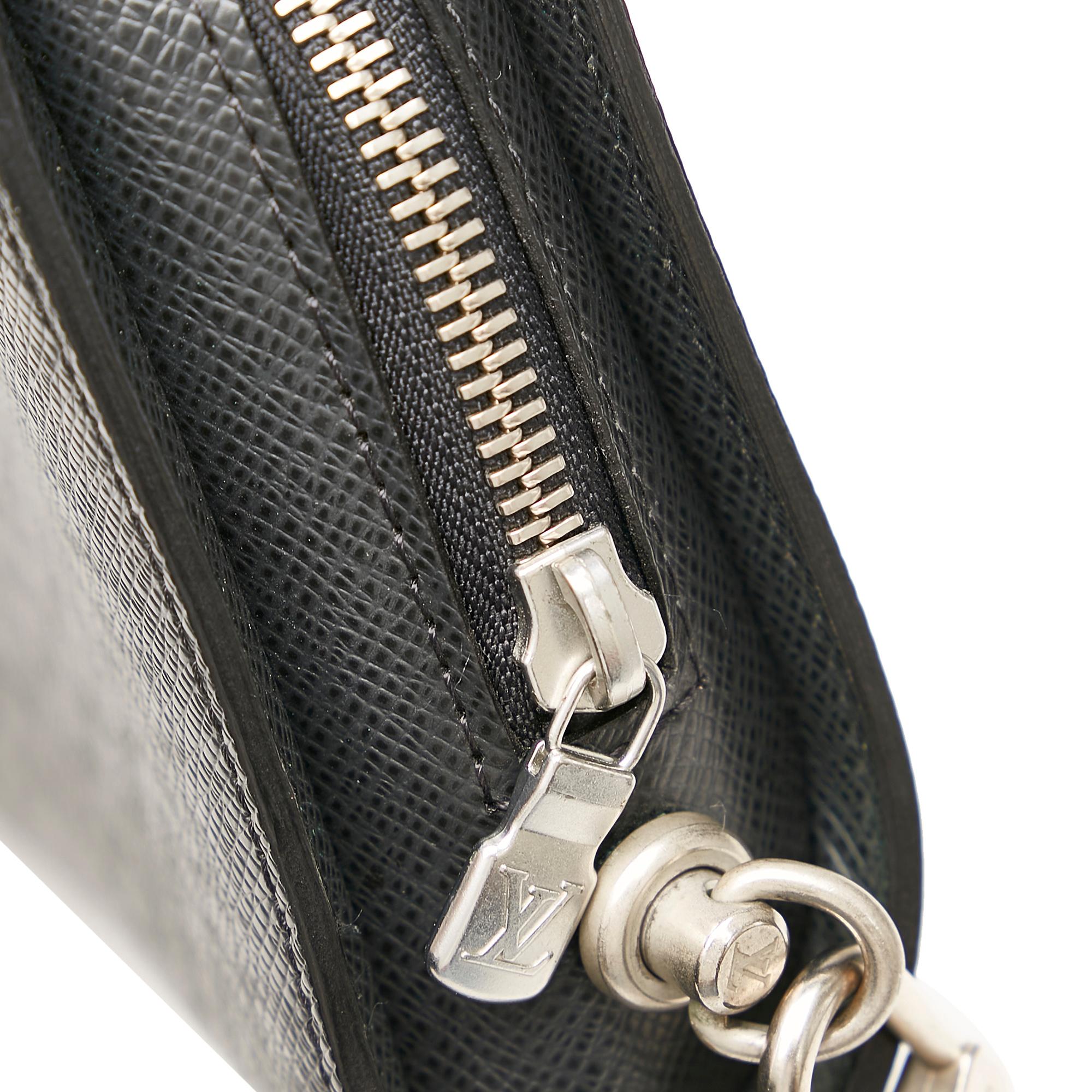 Louis Vuitton Taiga Baikal (SHG-32277)