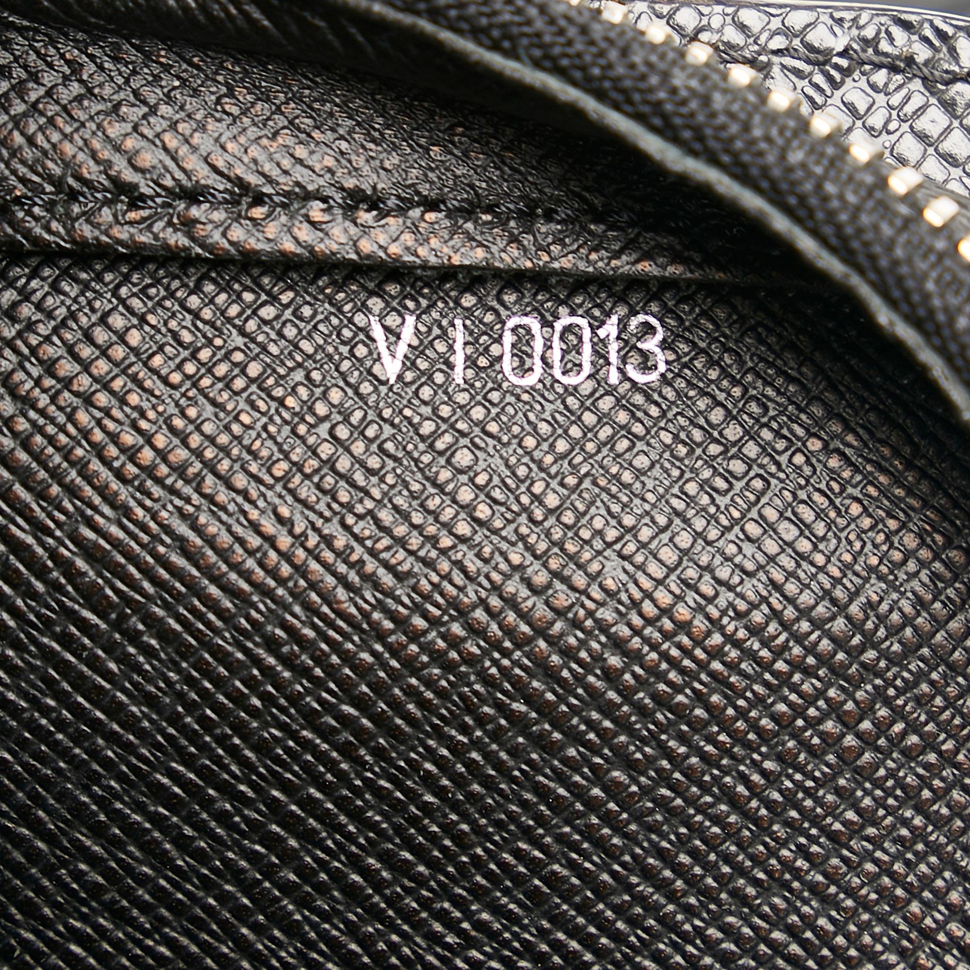 Louis Vuitton Taiga Baikal (SHG-W4Ekdo)