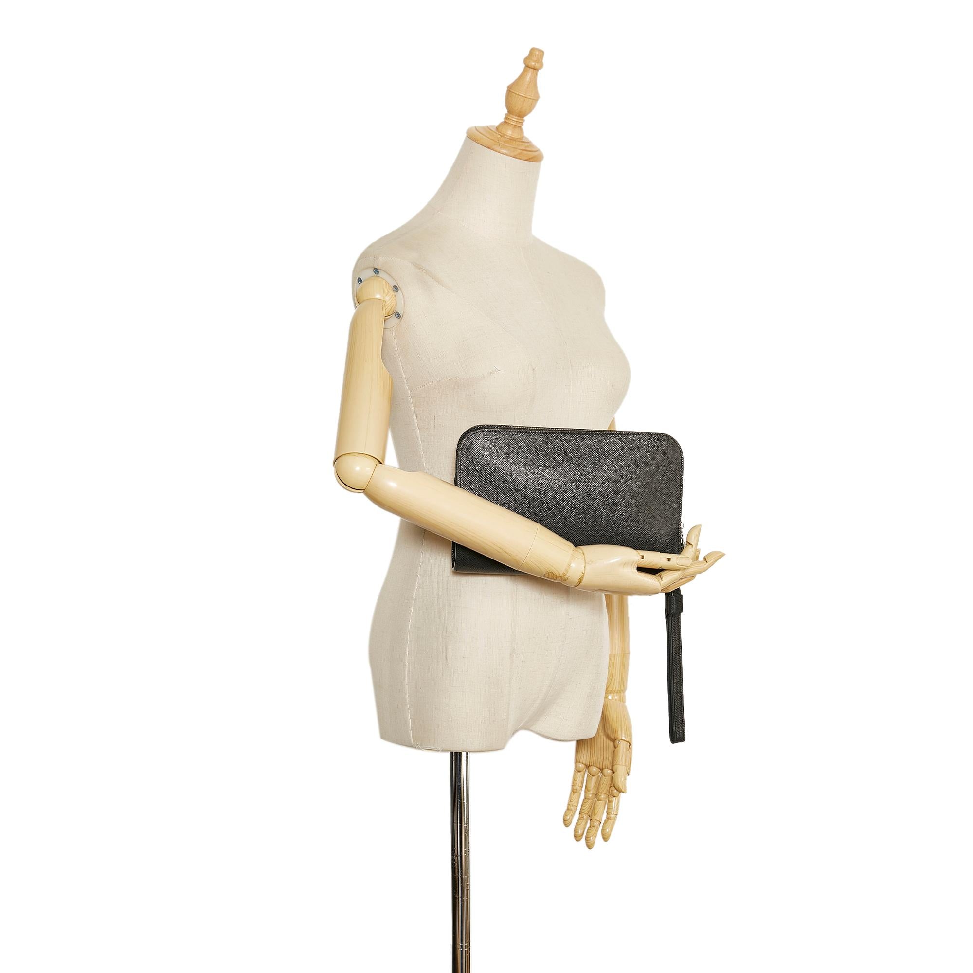 Louis Vuitton Taiga Baikal (SHG-W4Ekdo)