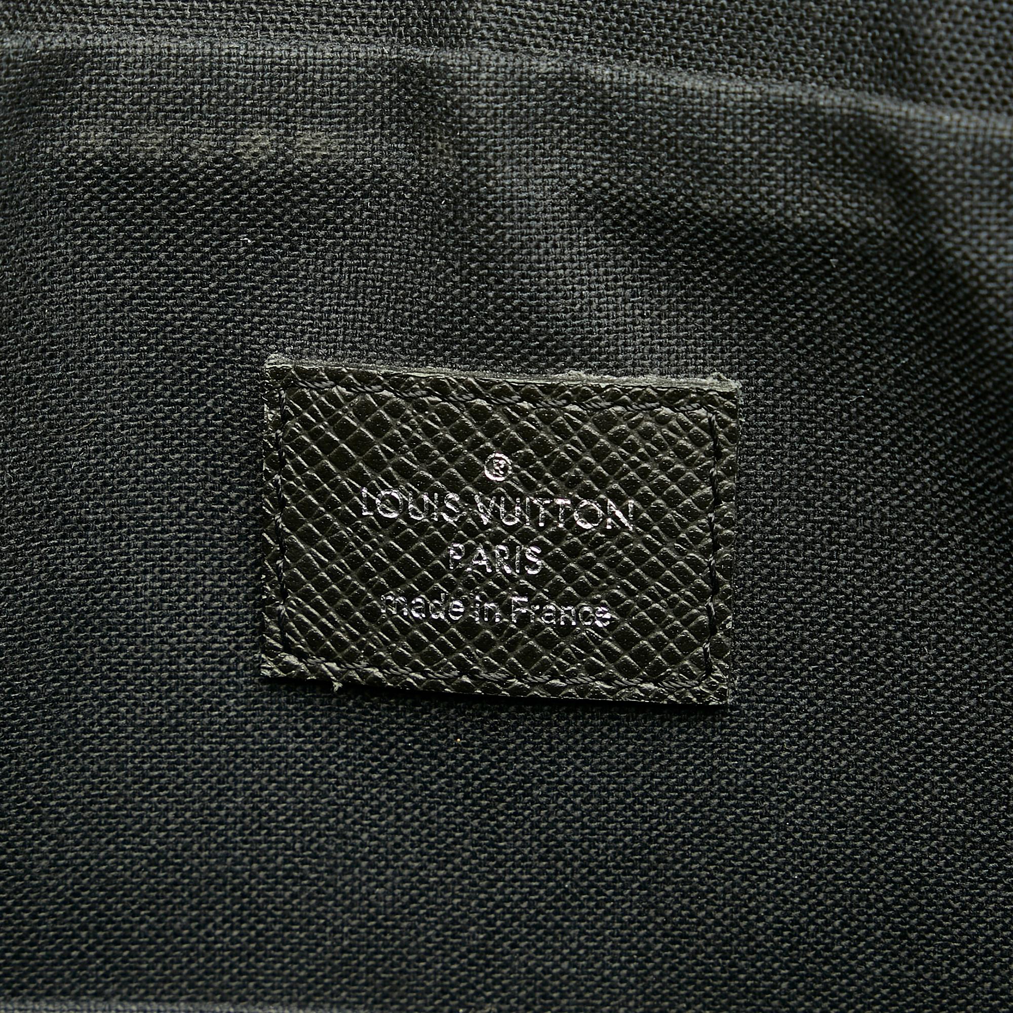 Louis Vuitton Taiga Porte-Documents Business Bag (SHG-28146)