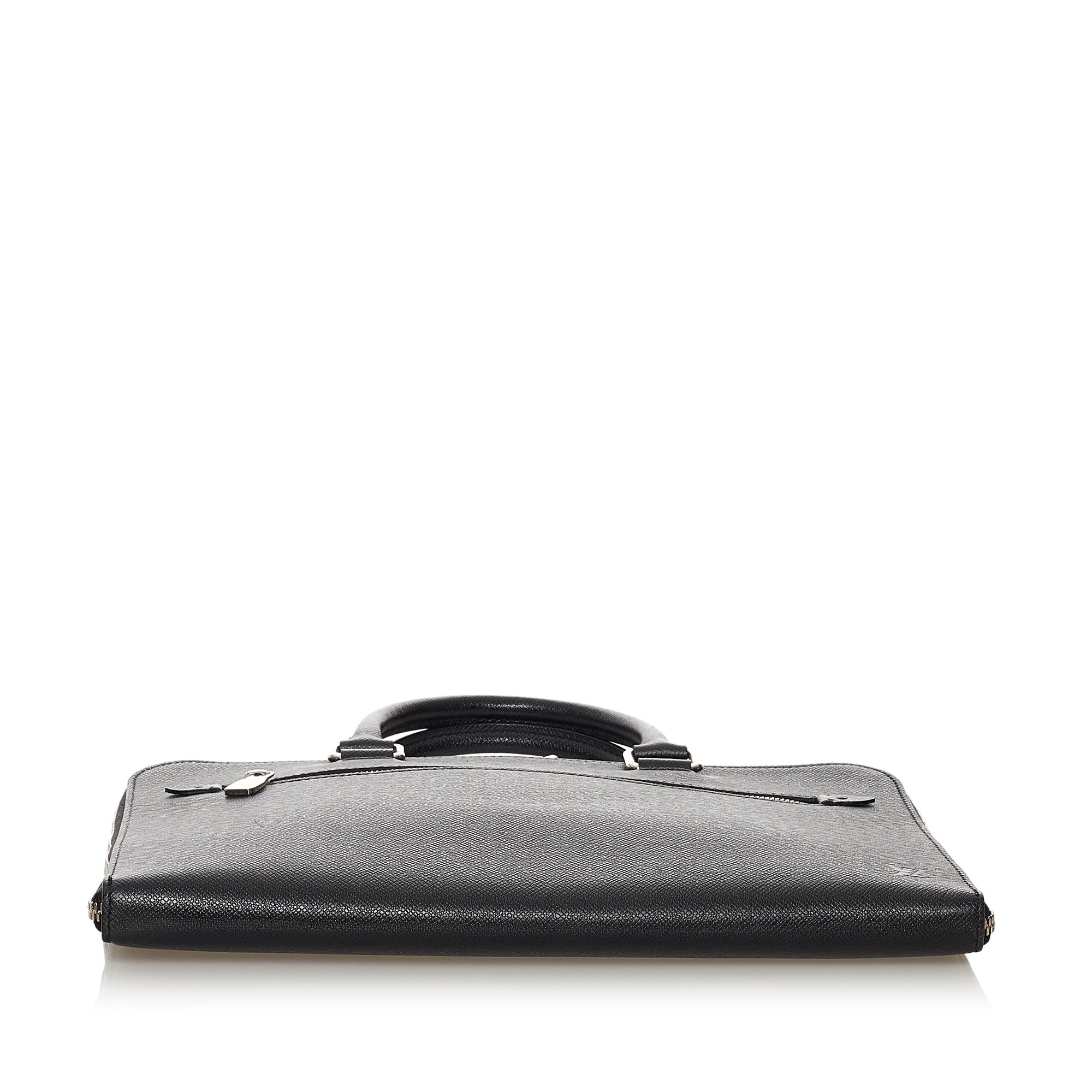 Louis Vuitton Taiga Porte Documents Slim Laptop Bag (SHG-32784)