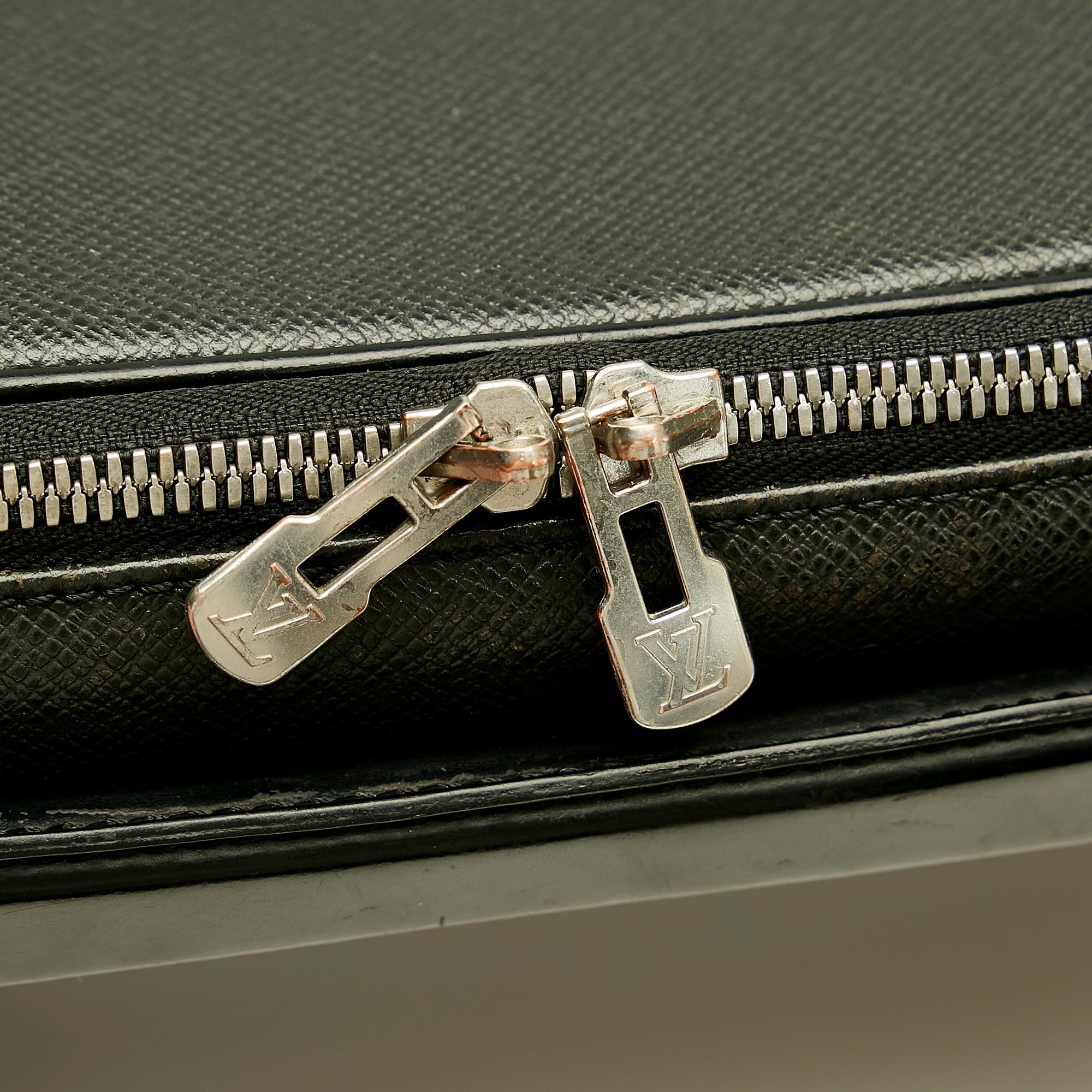 Louis Vuitton Taiga Porte Ordinateur Odessa (SHG-27869)