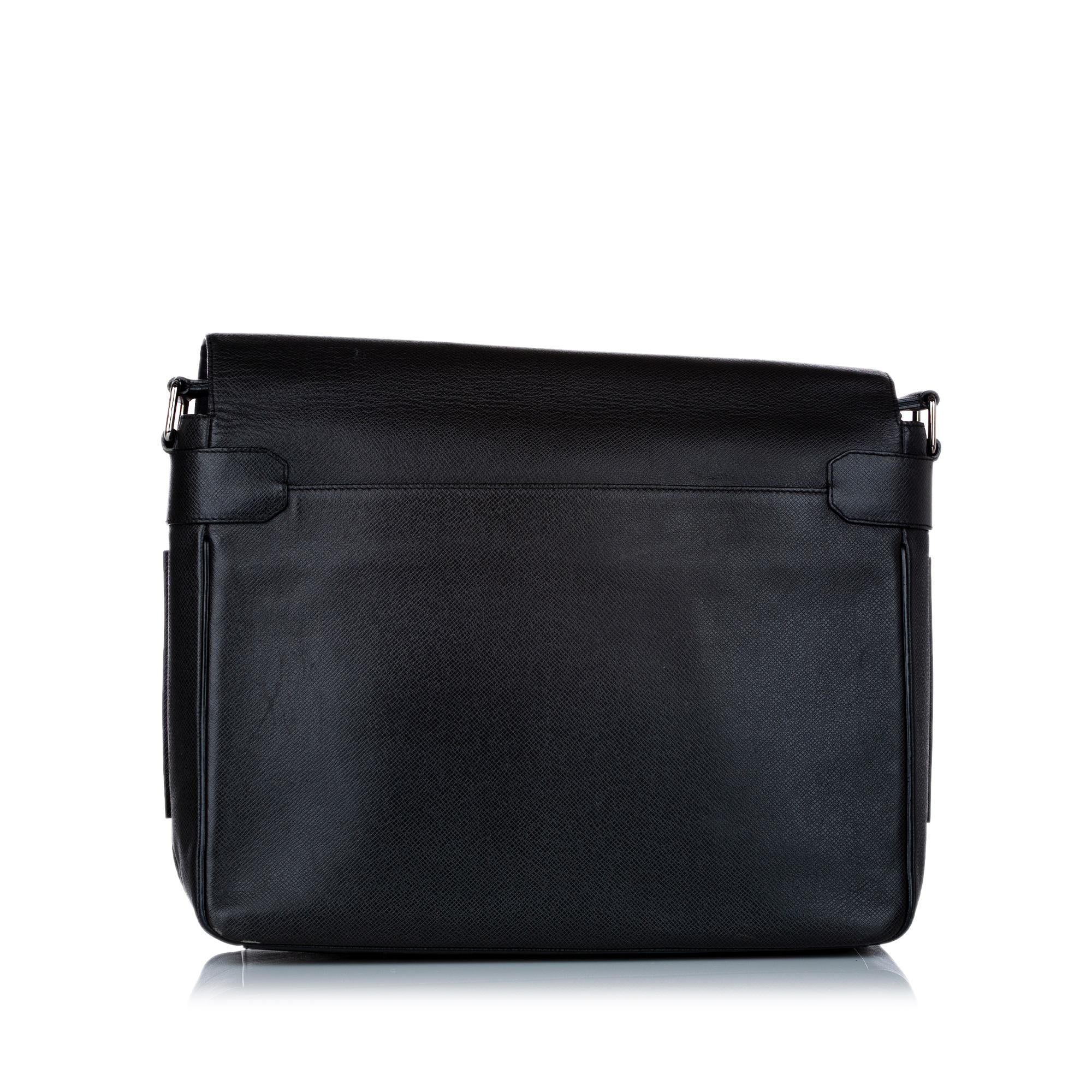 Louis Vuitton Taiga Roman MM (SHG-37437)