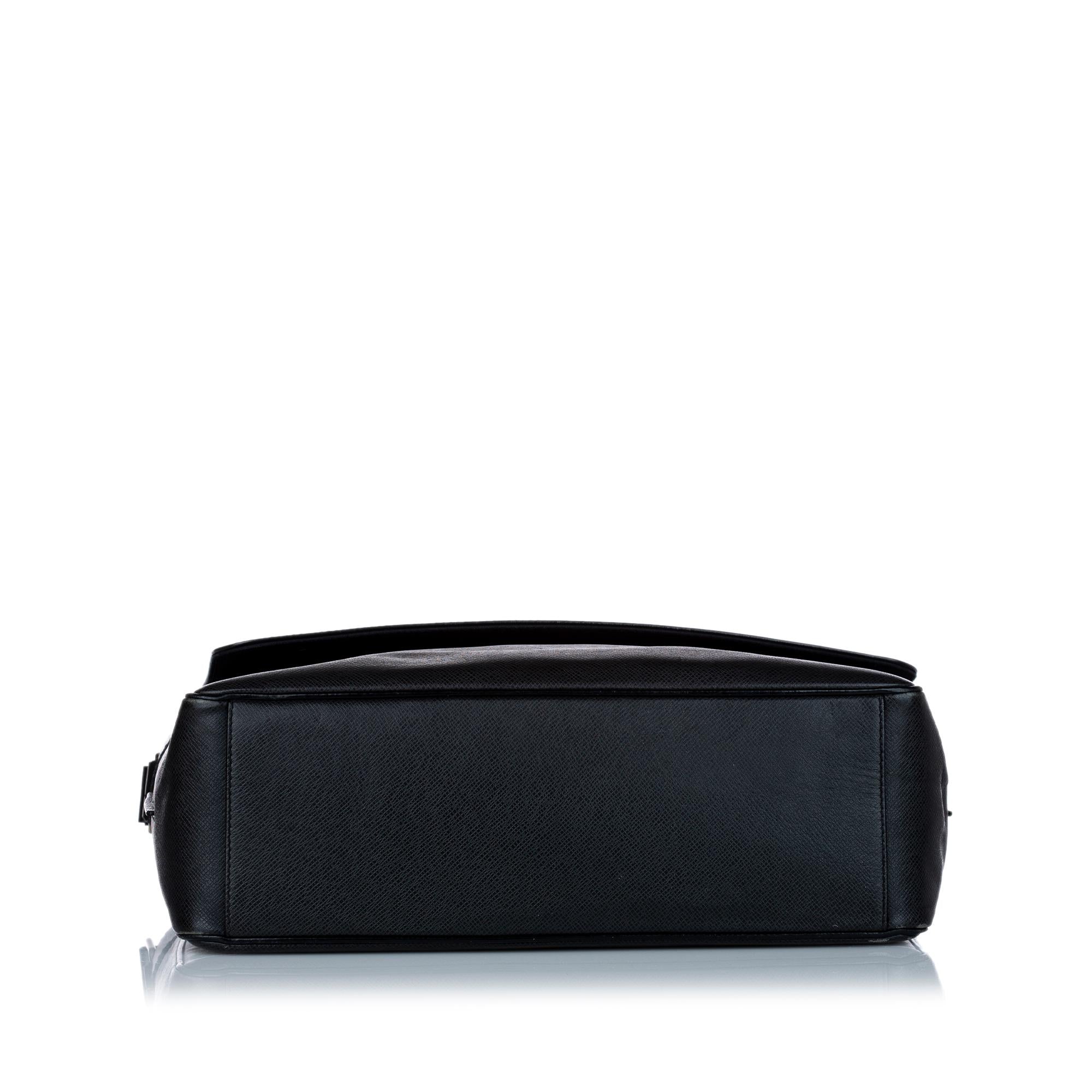 Louis Vuitton Taiga Roman MM (SHG-37437)