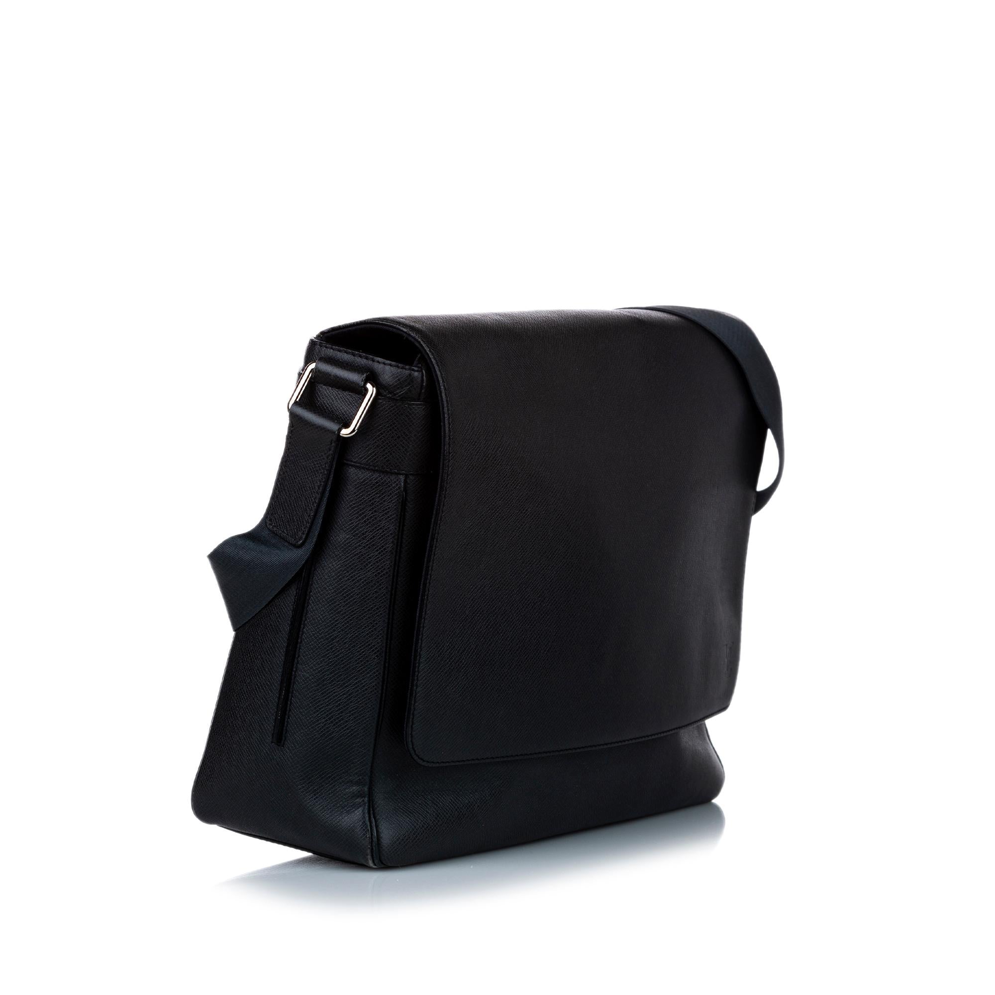 Louis Vuitton Taiga Roman MM (SHG-37437)