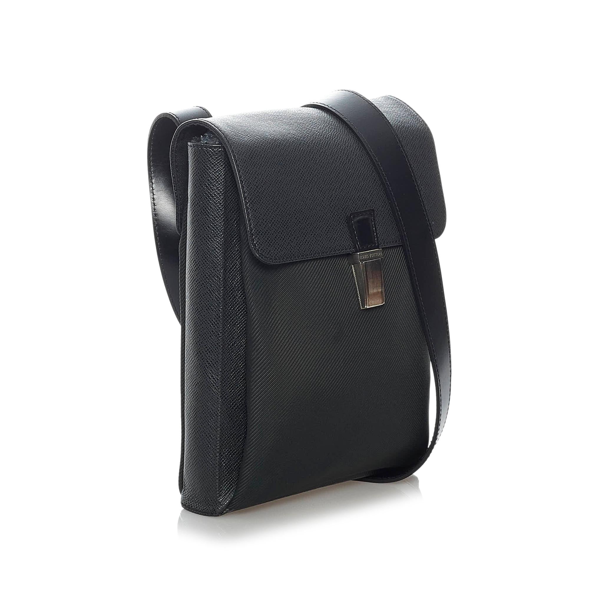 Louis Vuitton Taiga Saratov PM (SHG-29580)