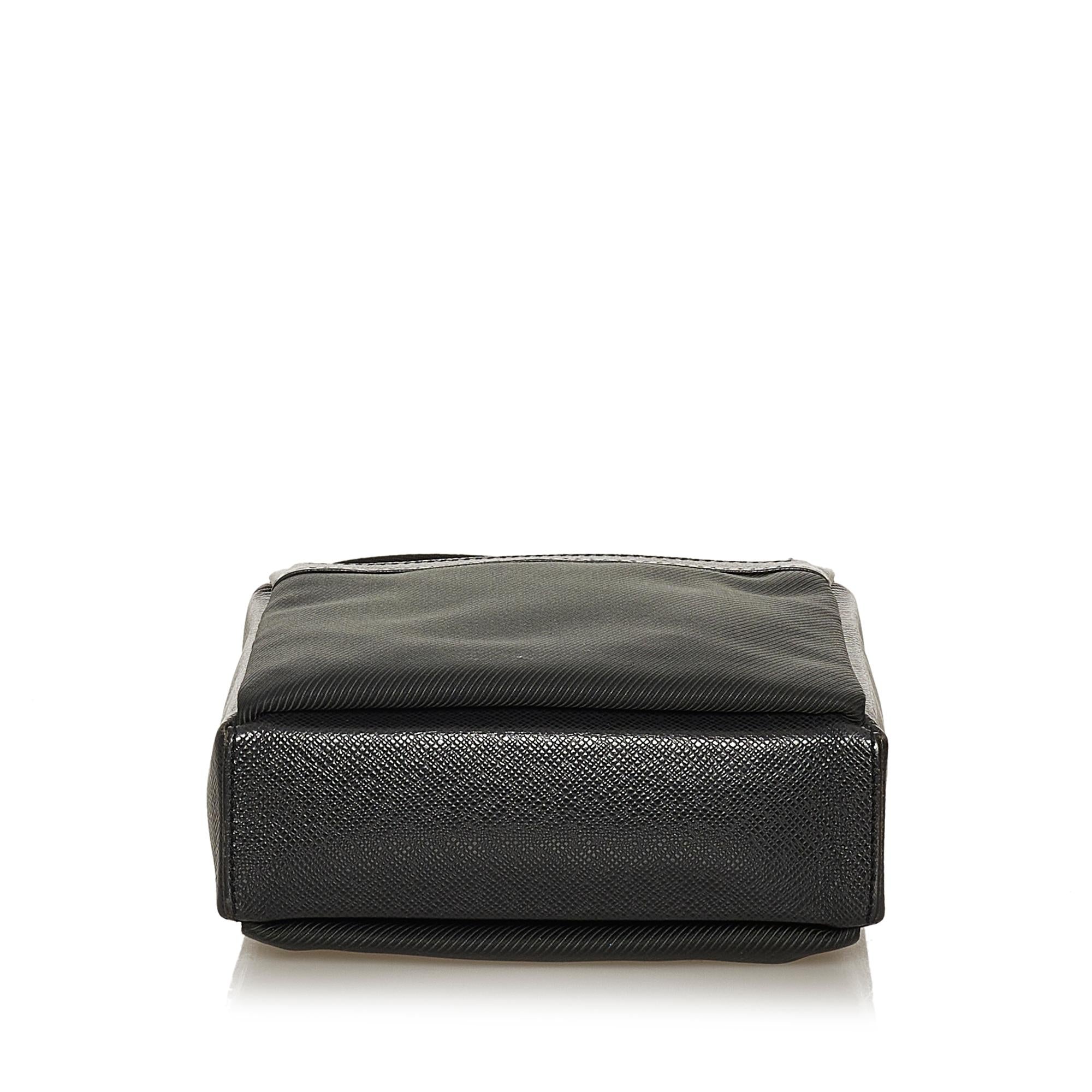 Louis Vuitton Taiga Sayan (SHG-28875)