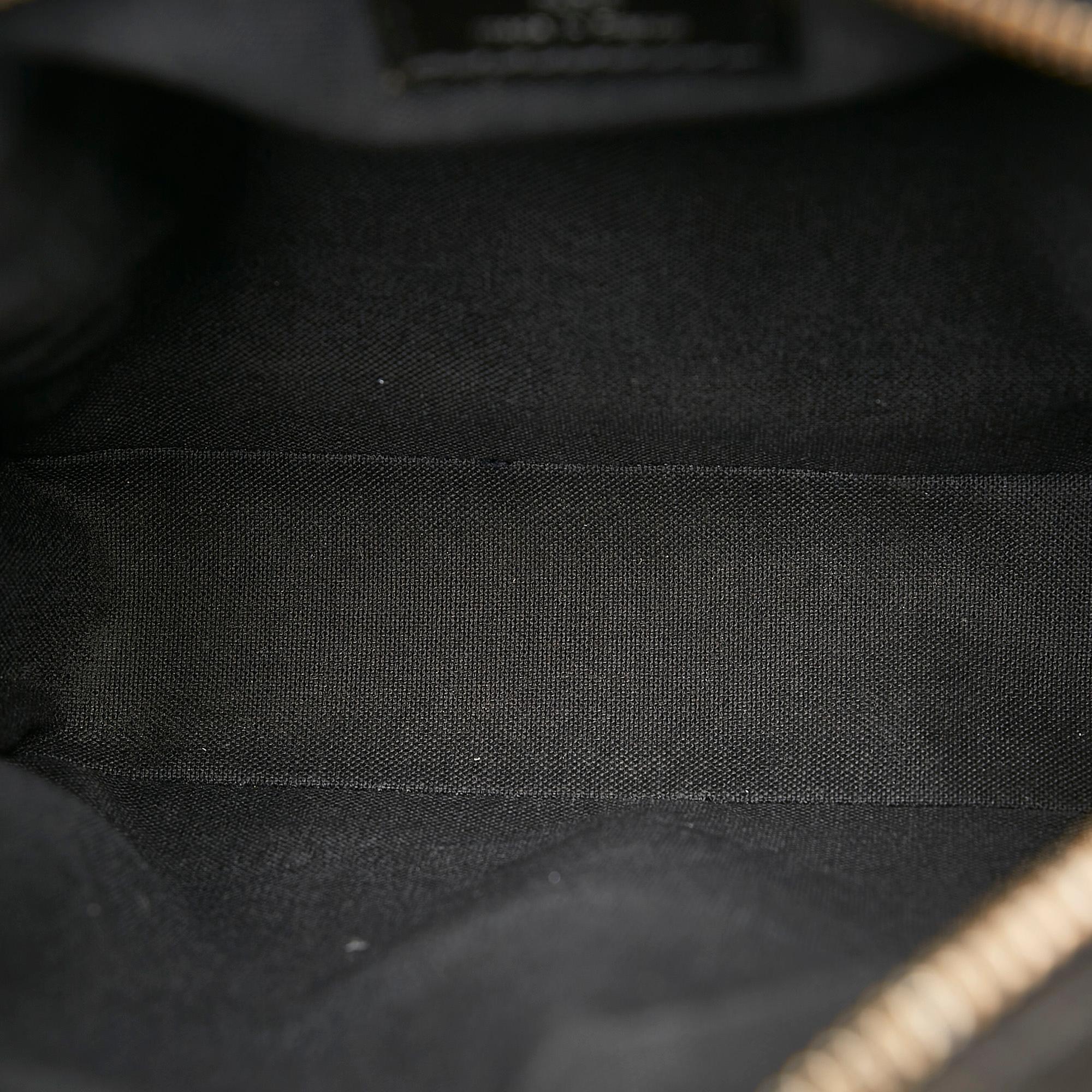 Louis Vuitton Taiga Sayan (SHG-28875)