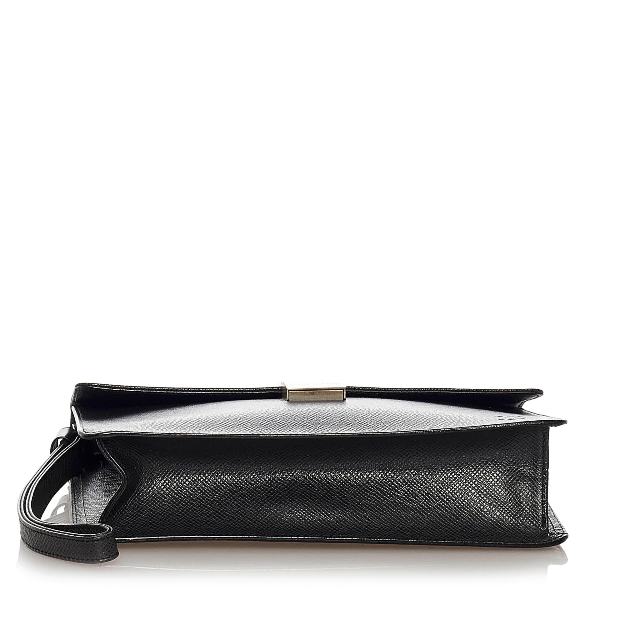 Louis Vuitton Taiga Selenga (SHG-28238)