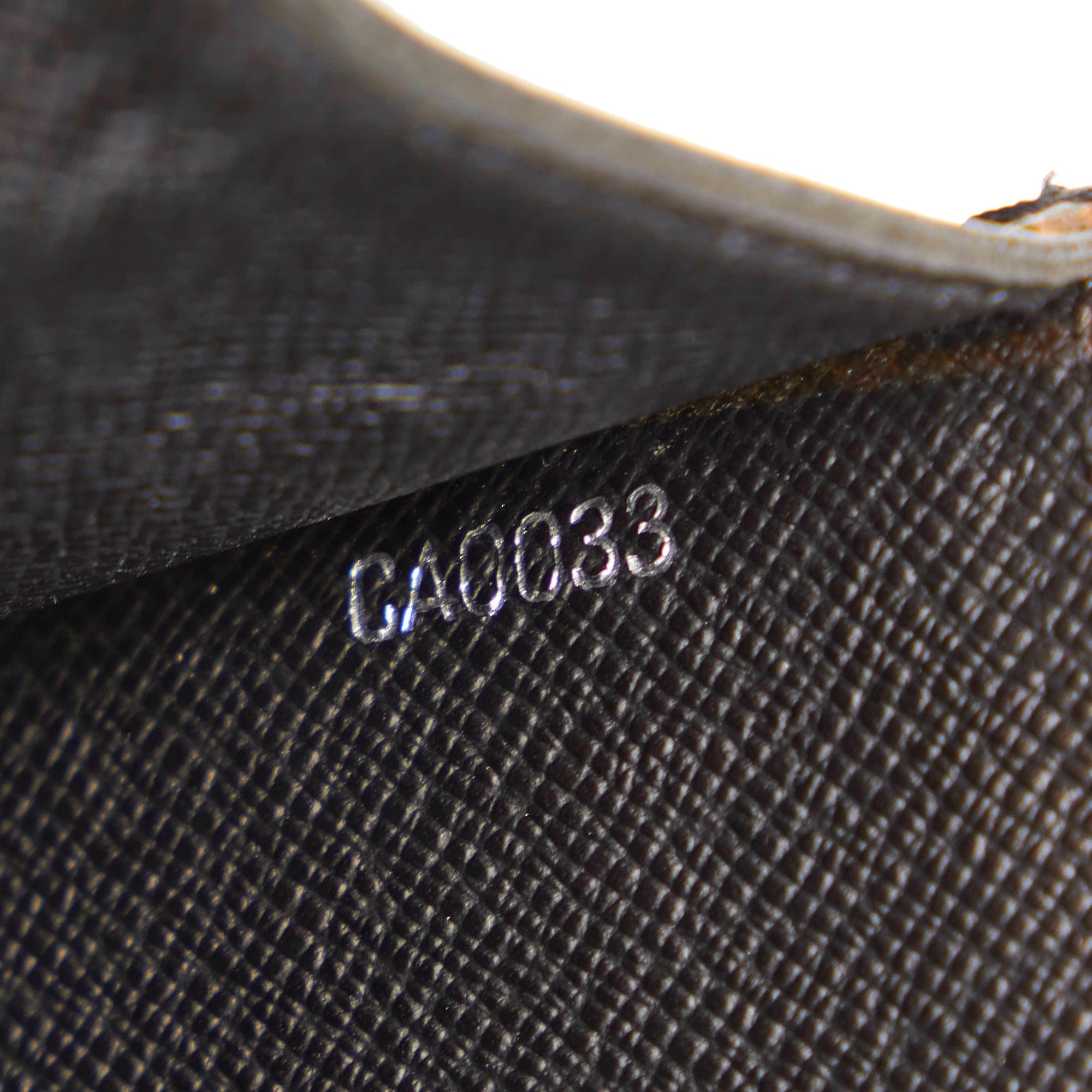 Louis Vuitton Taiga Selenga (SHG-28238)