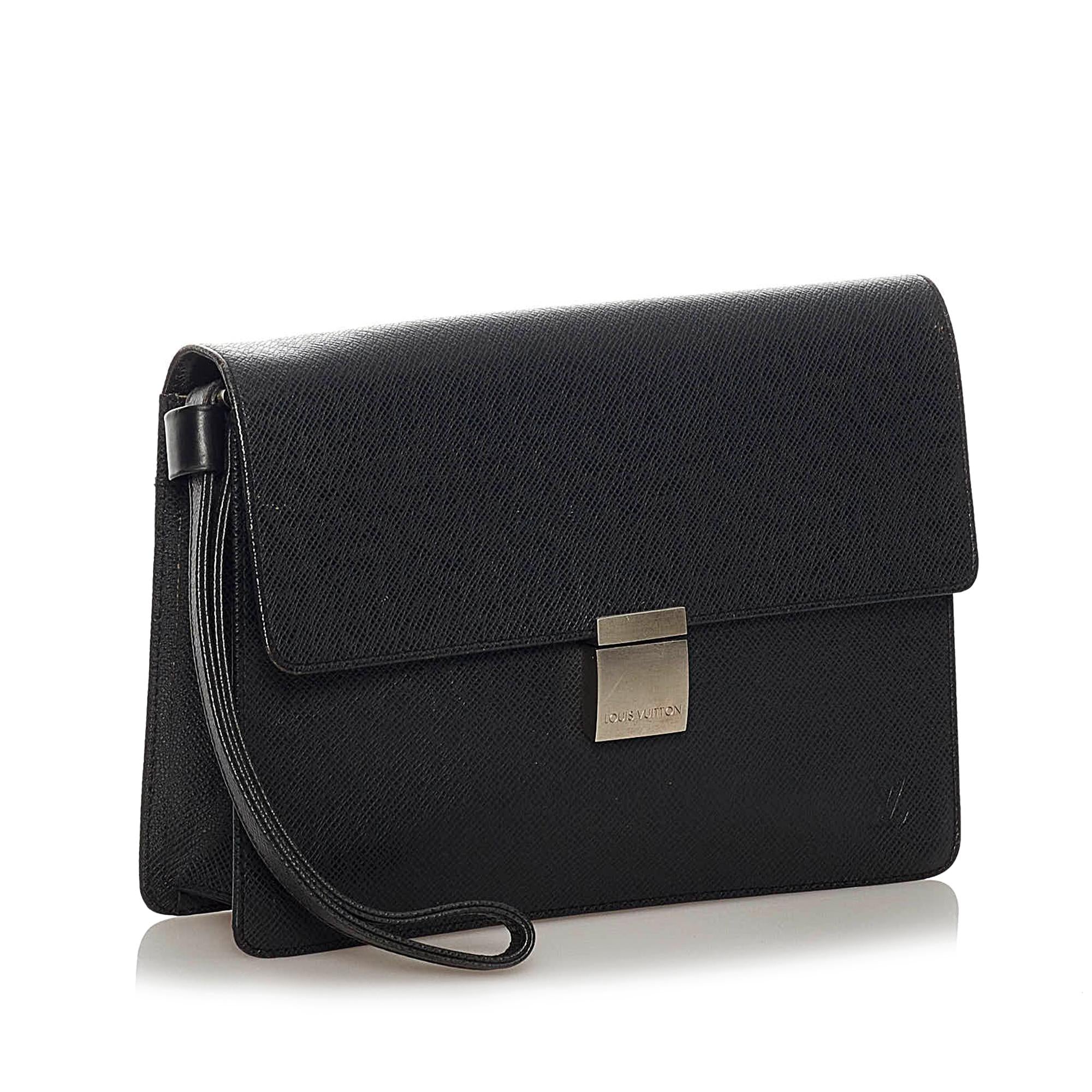 Louis Vuitton Taiga Selenga (SHG-28238)