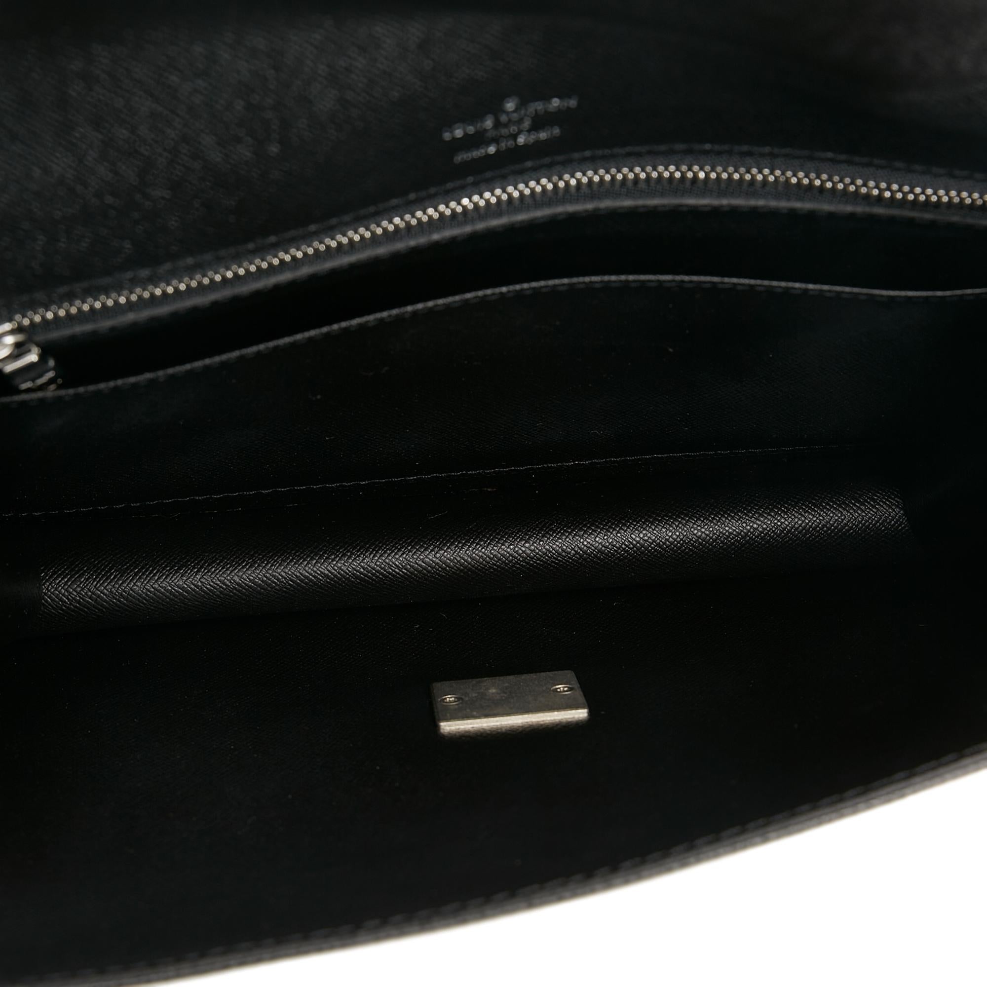 Louis Vuitton Taiga Selenga (SHG-ac5zUF)