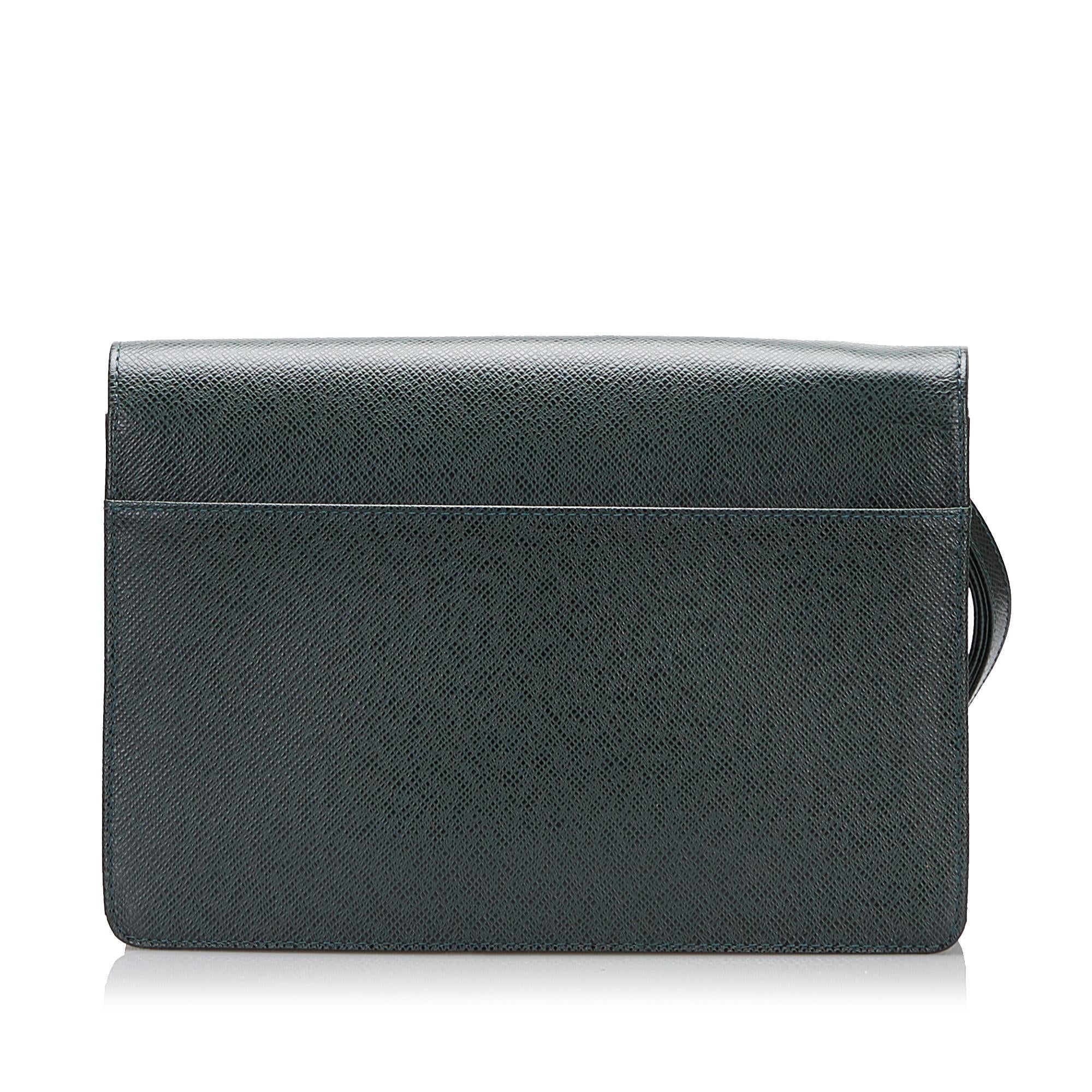 Louis Vuitton Taiga Selenge (SHG-XwKa9Q)