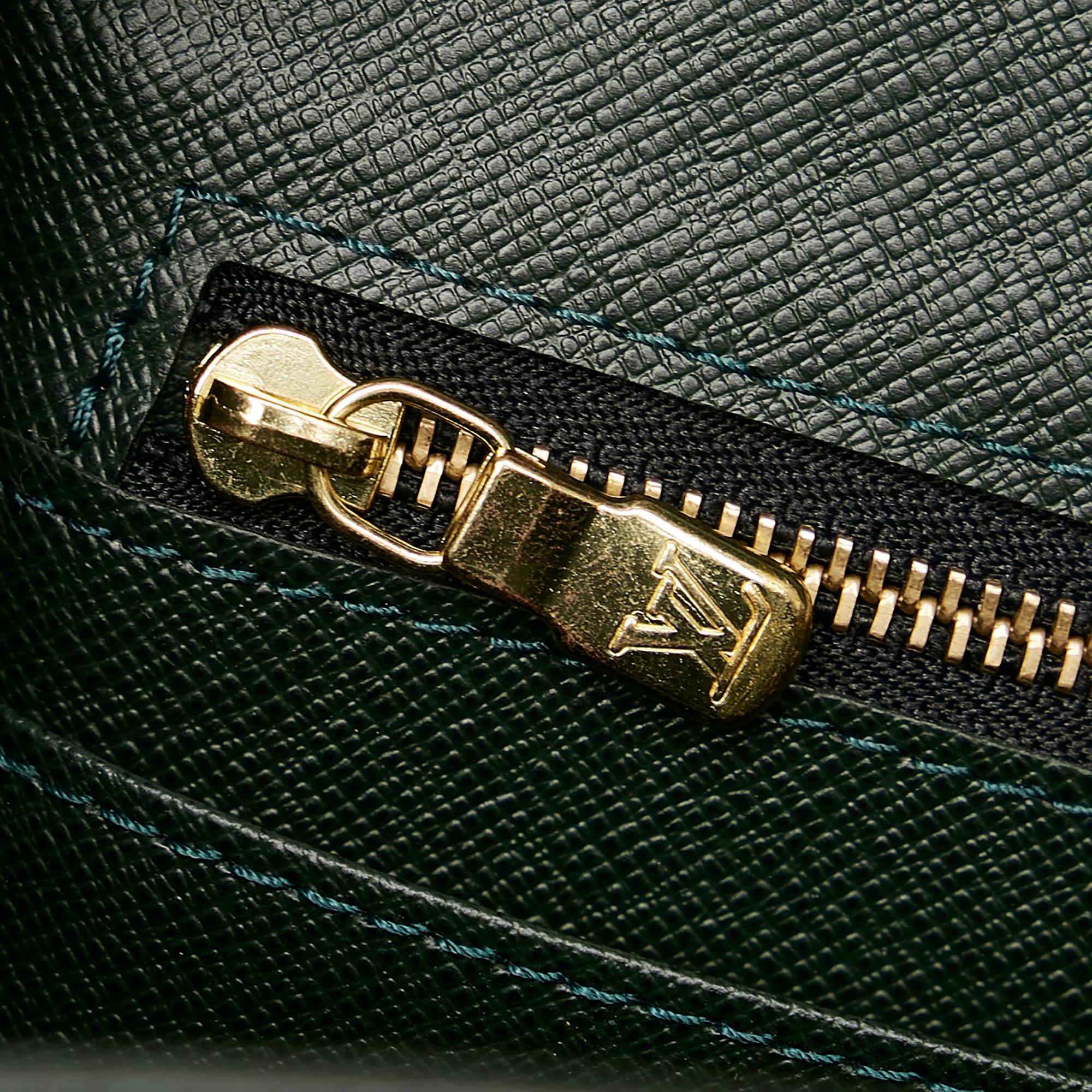 Louis Vuitton Taiga Selenge (SHG-XwKa9Q)