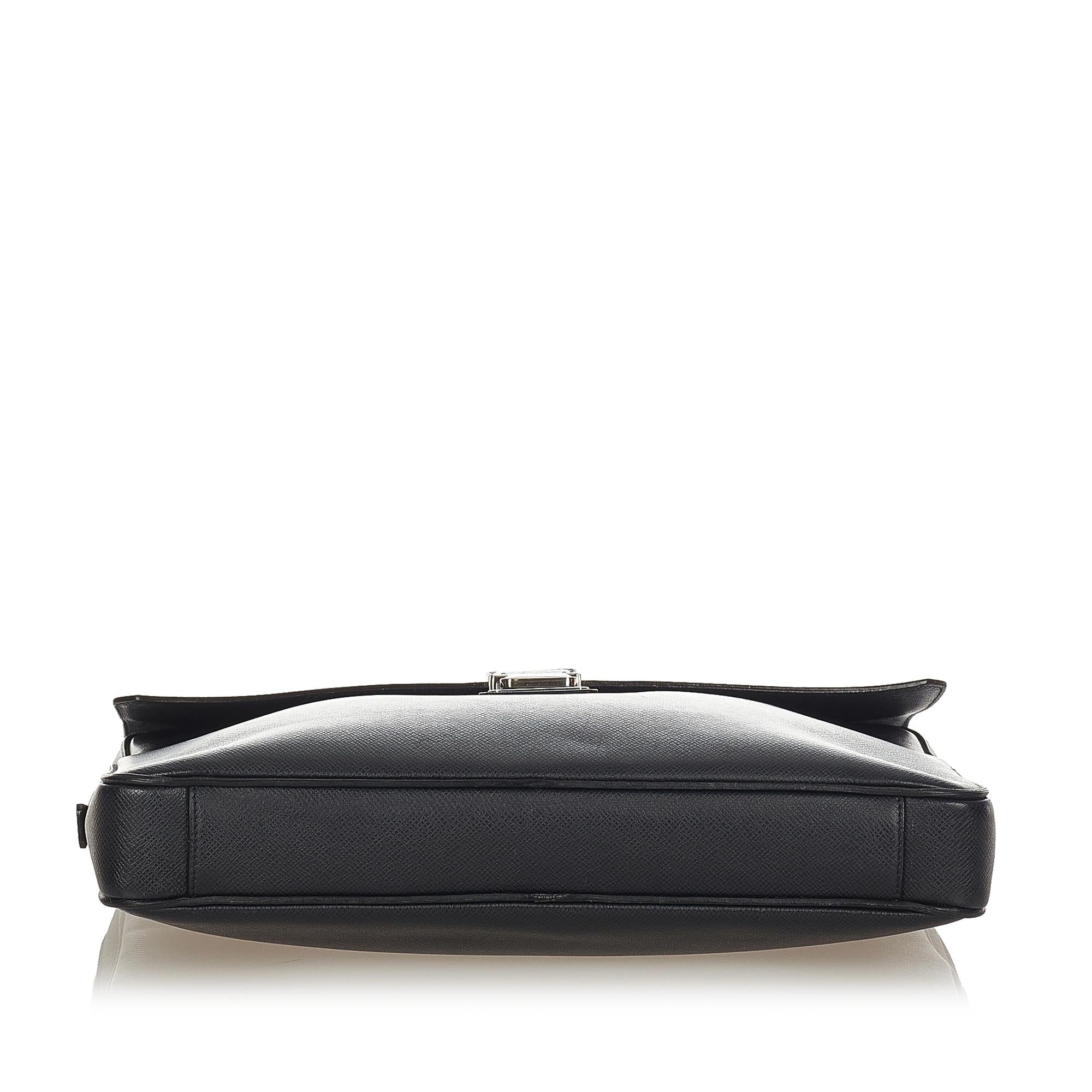 Louis Vuitton Taiga Vassili PM (SHG-25520)