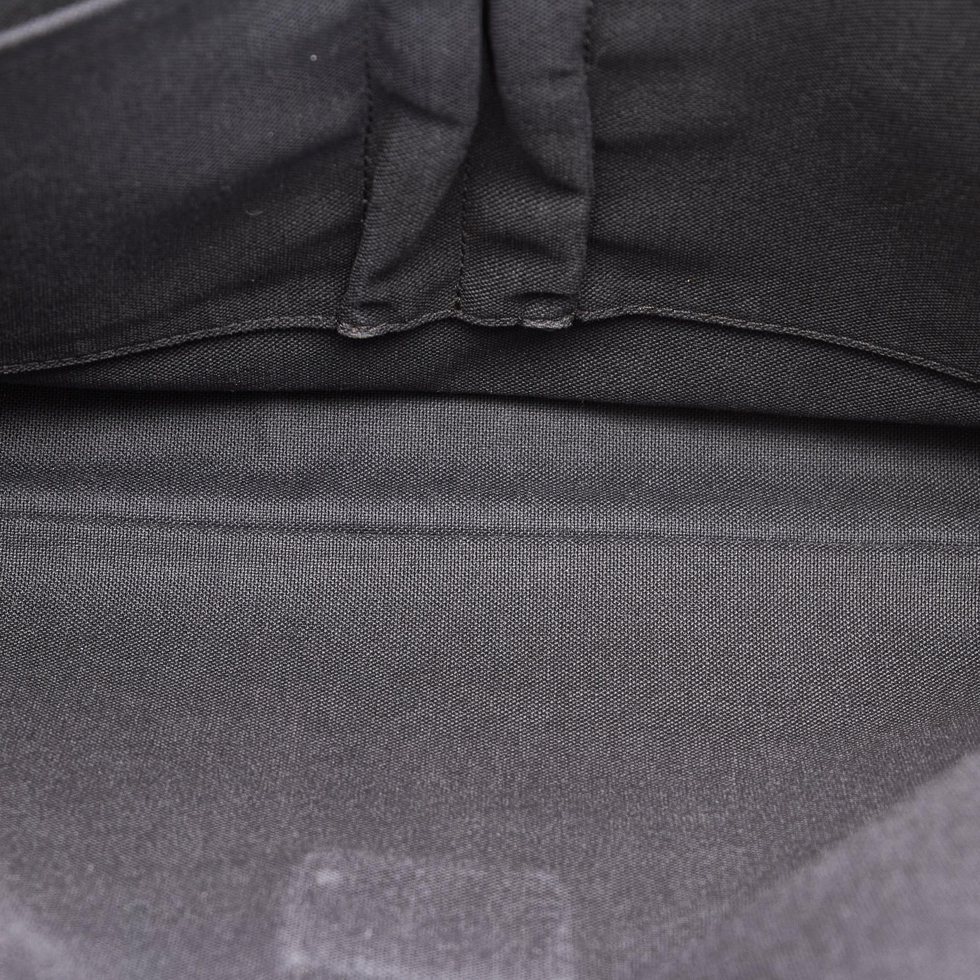 Louis Vuitton Taiga Vassili PM (SHG-25520)