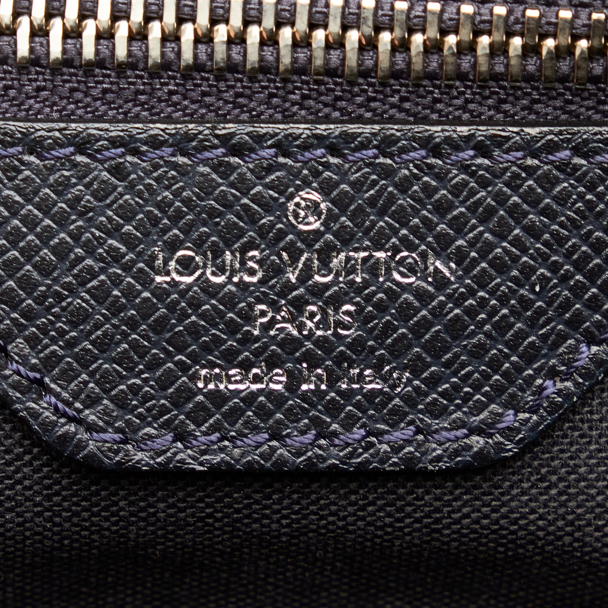 Louis Vuitton Taiga Vassili PM (SHG-25520)