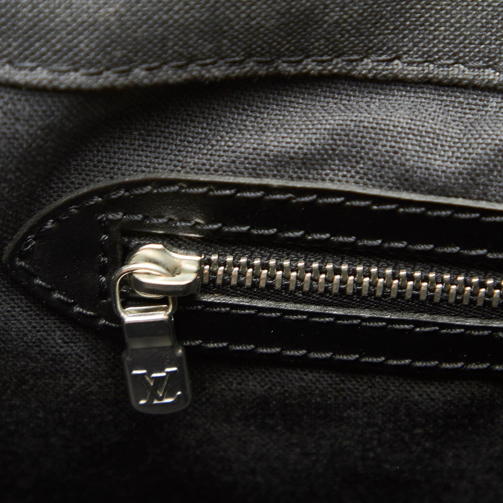 Louis Vuitton Taiga Viktor (SHG-32143)