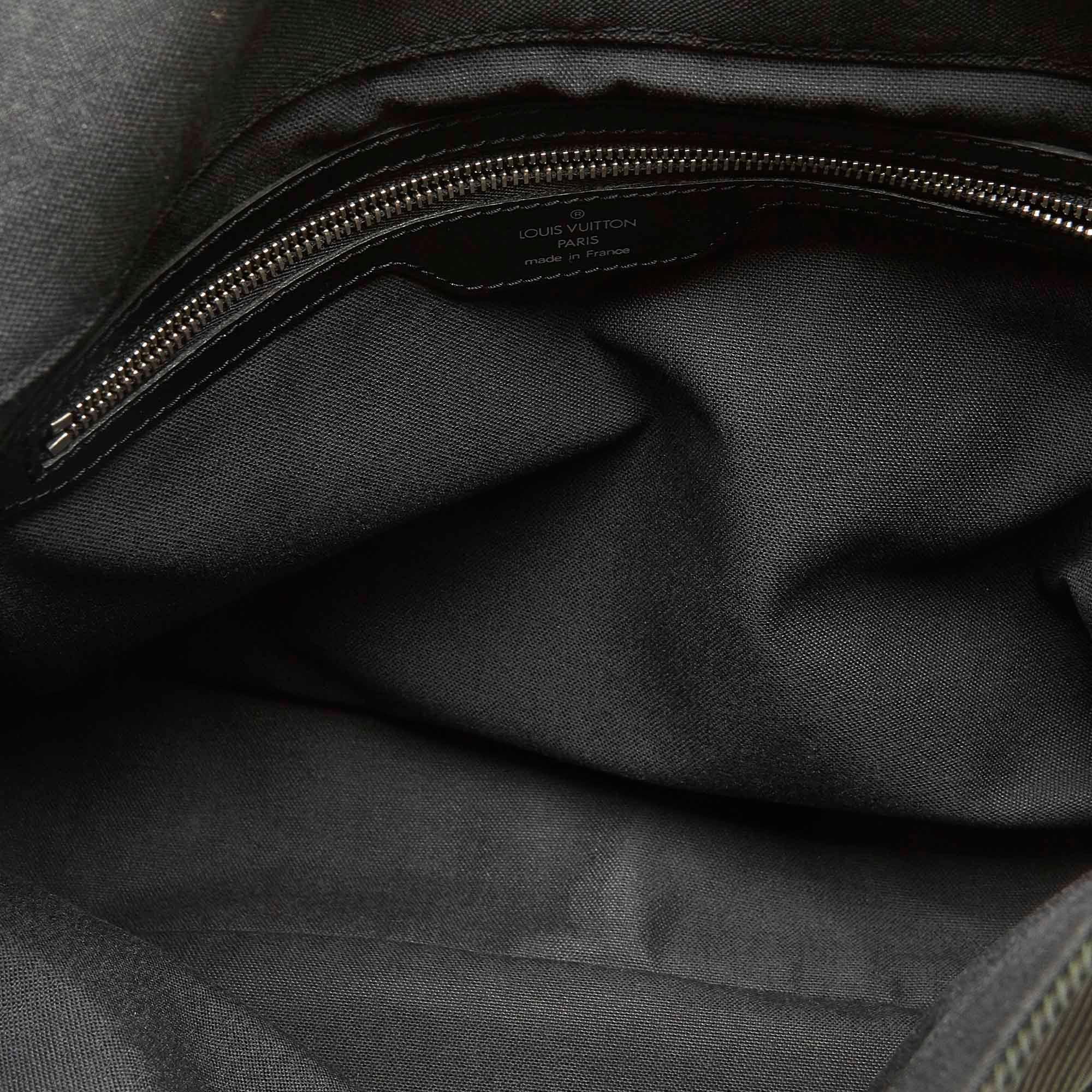 Louis Vuitton Taiga Viktor (SHG-32143)