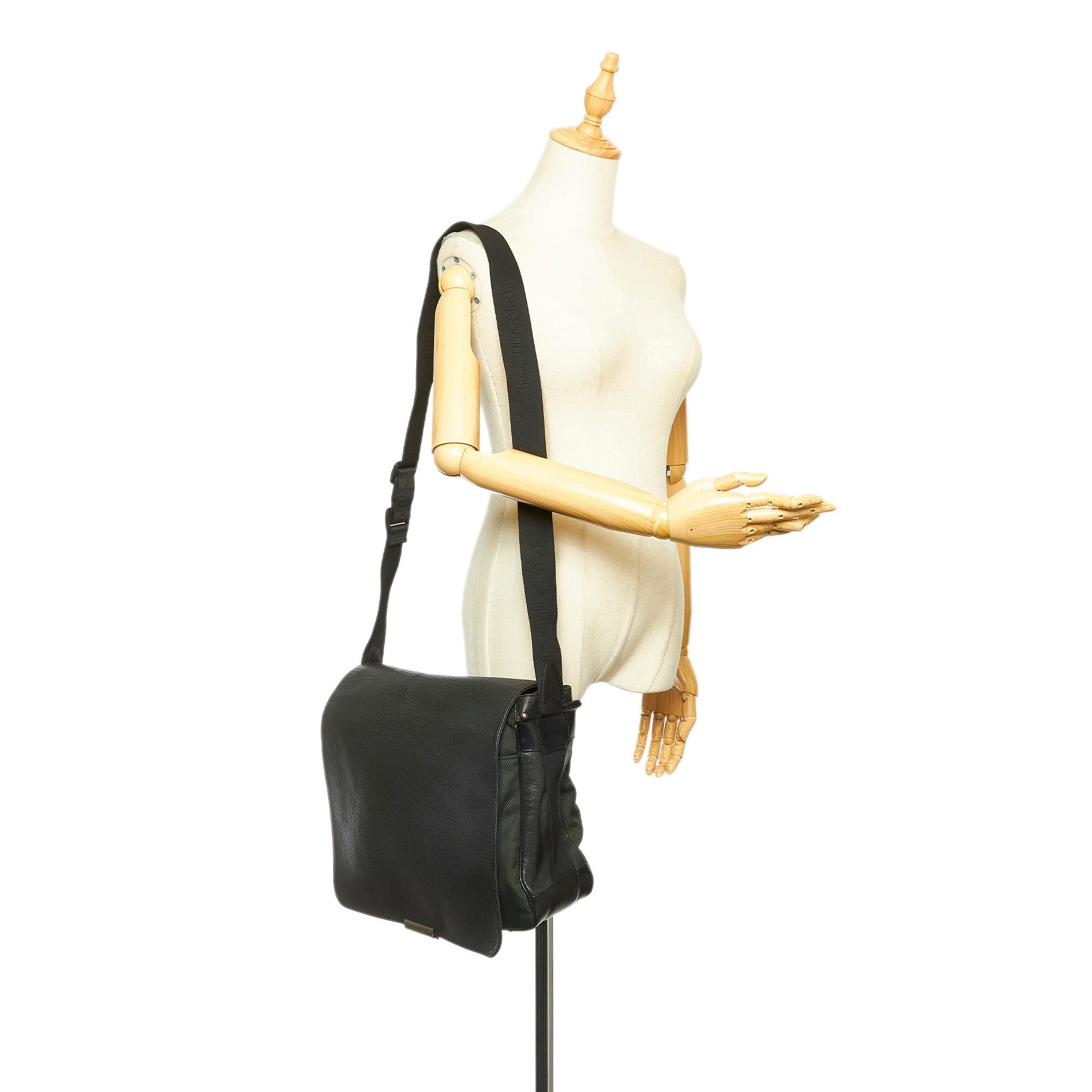 Louis Vuitton Taiga Viktor (SHG-32143)