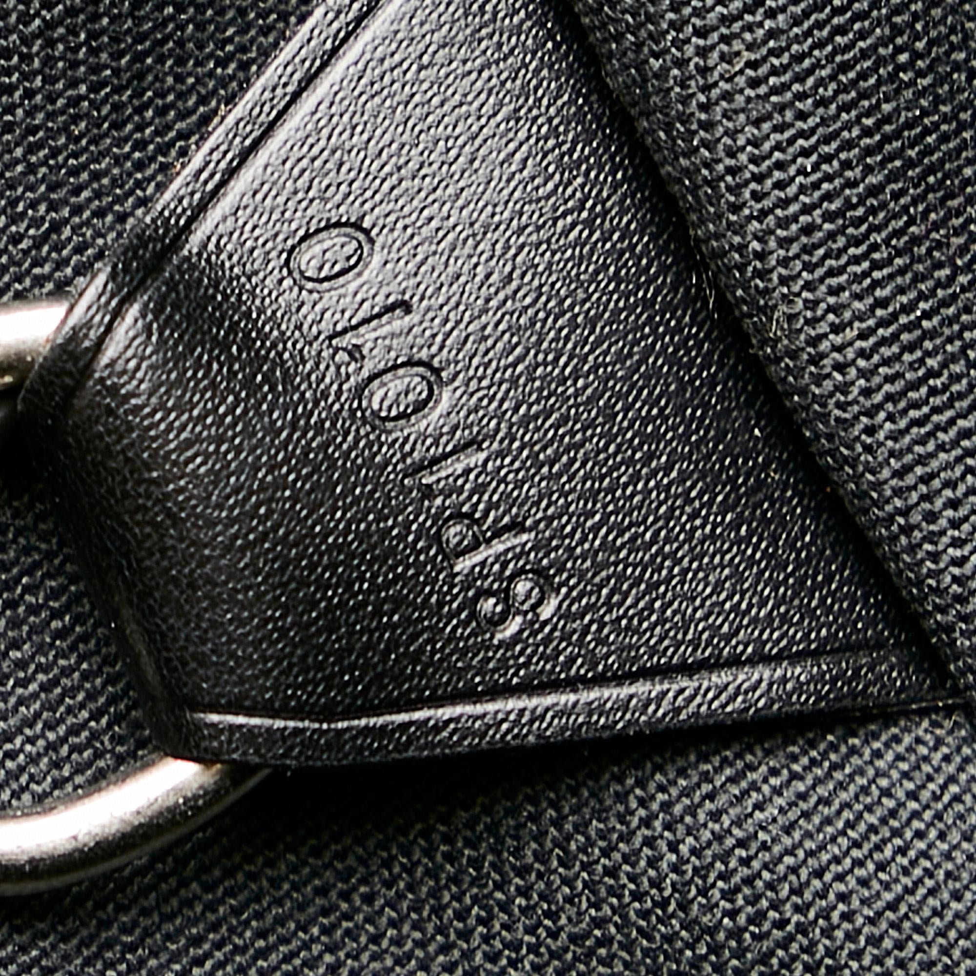 Louis Vuitton Taiga Yaranga (SHG-25474)