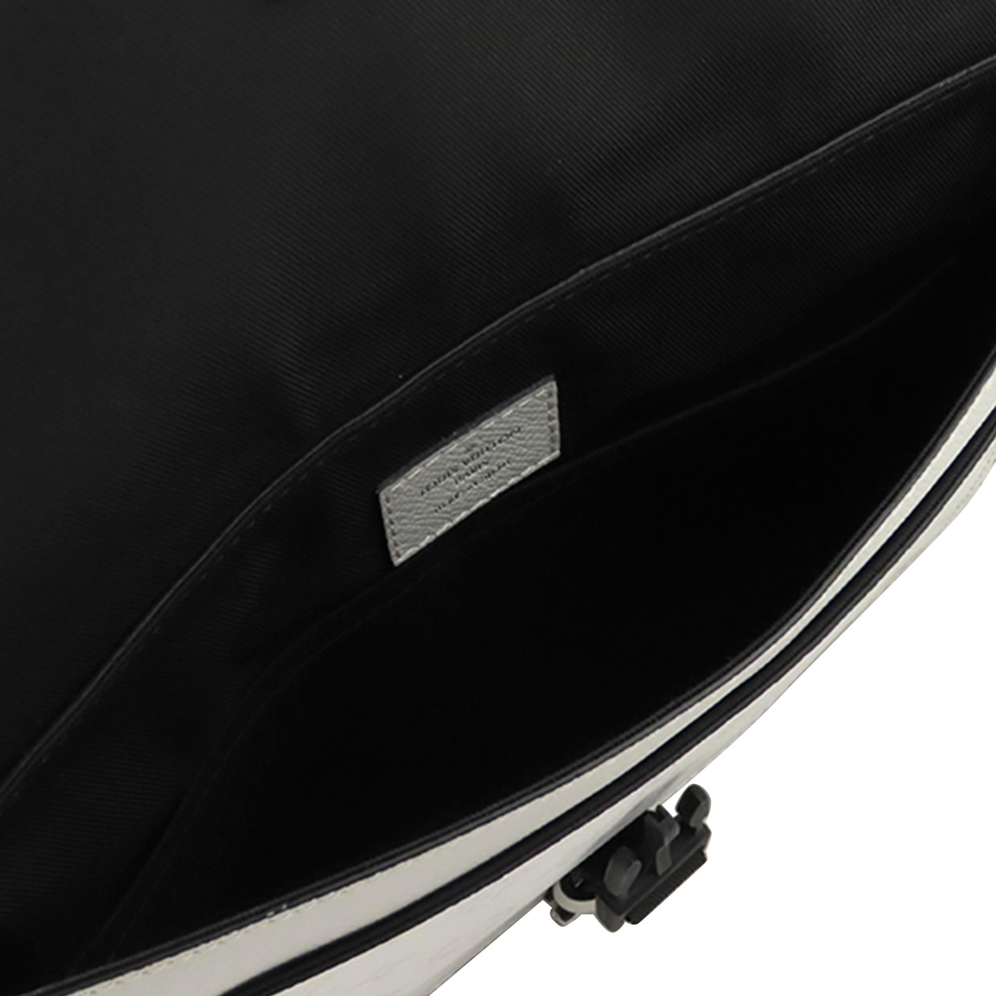 Louis Vuitton Taigarama Outdoor Flap Messenger (SHG-36586)