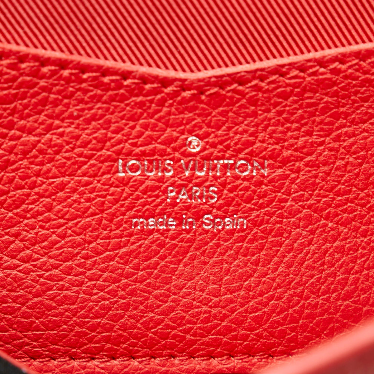 Louis Vuitton Taurillon Capucines Wallet (SHG-26198)