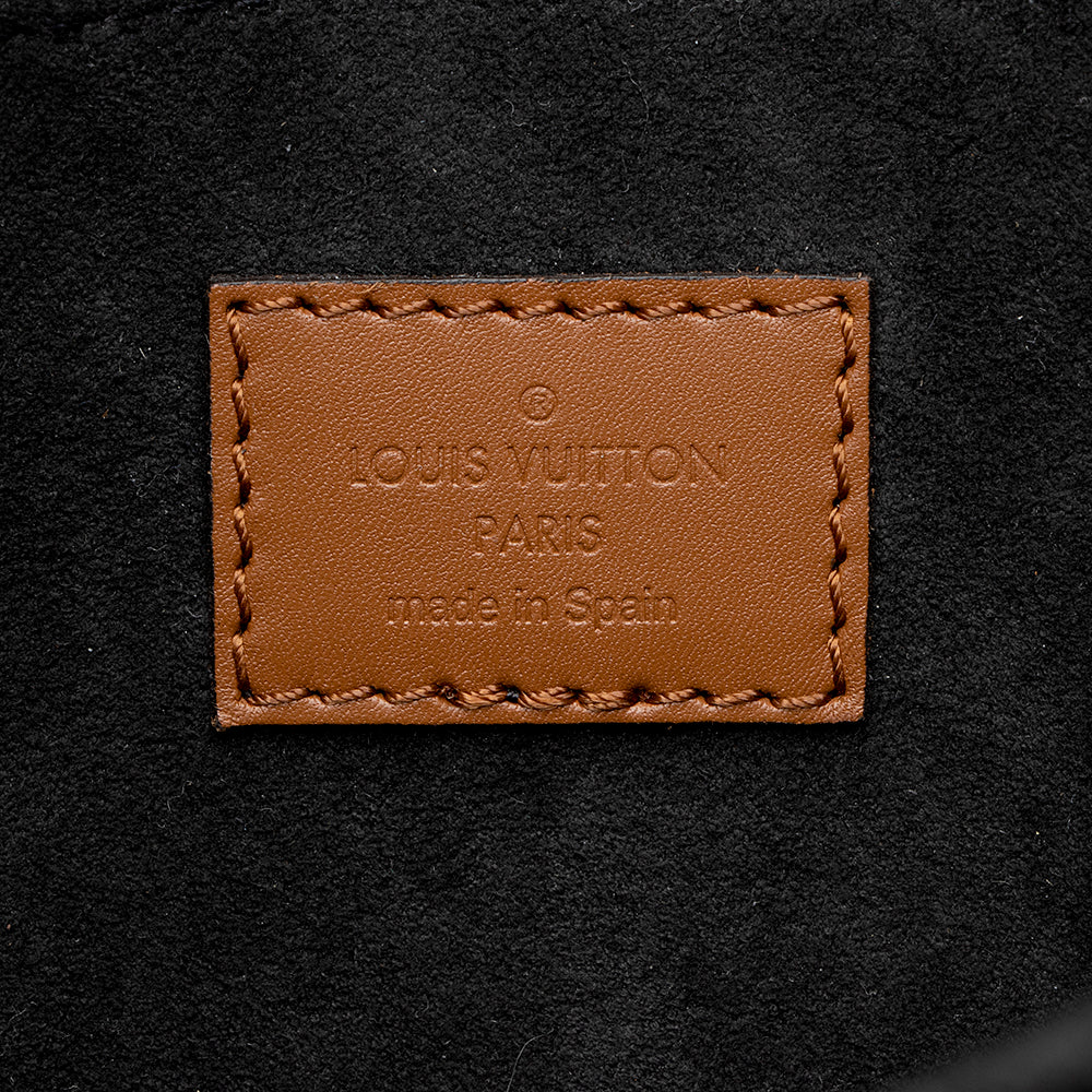 Louis Vuitton Taurillon Leather Dauphine MM Shoulder Bag (SHF-ZlkYV5)