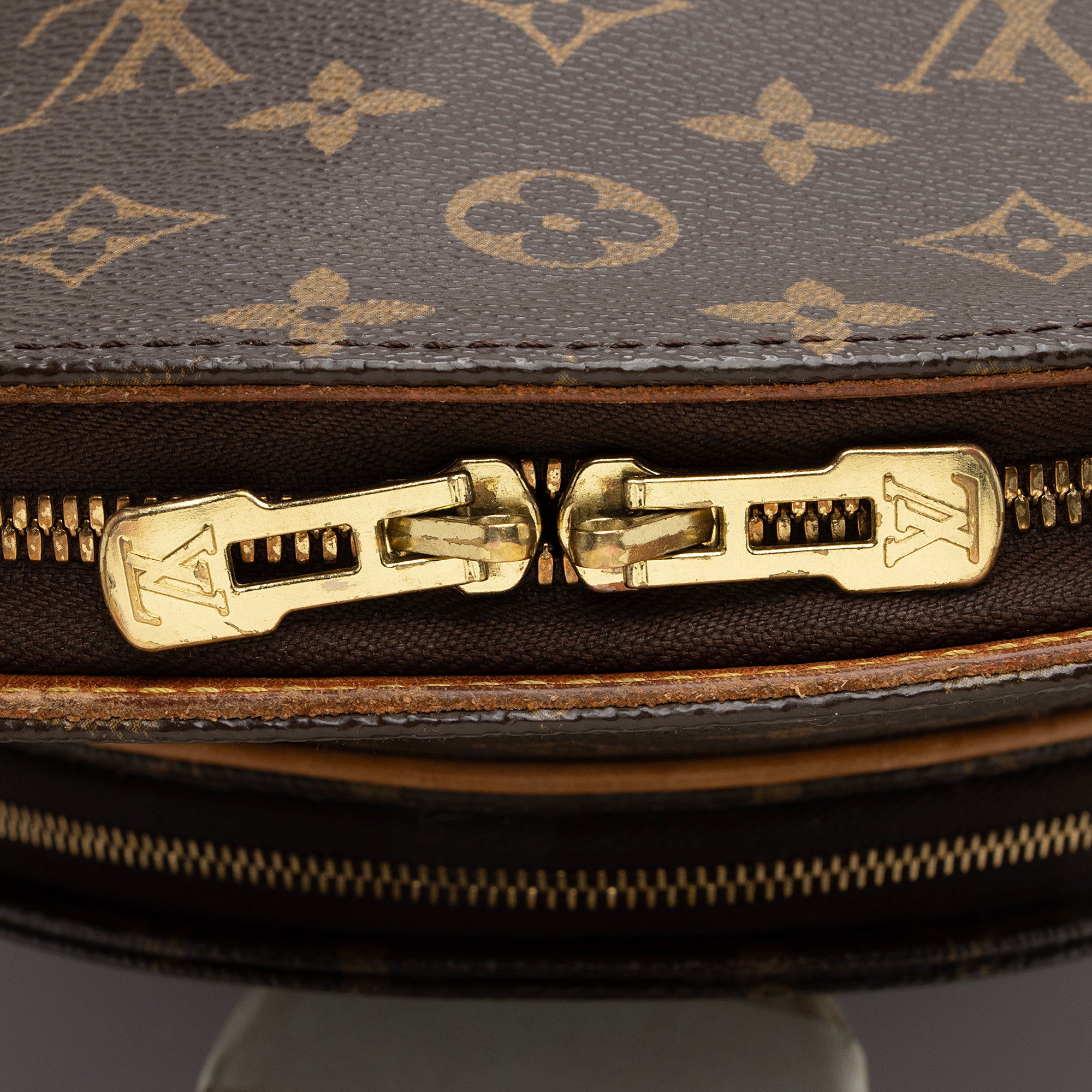 Louis Vuitton Vintage Monogram Canvas Ellipse GM Shoulder Bag (SHF-22733)