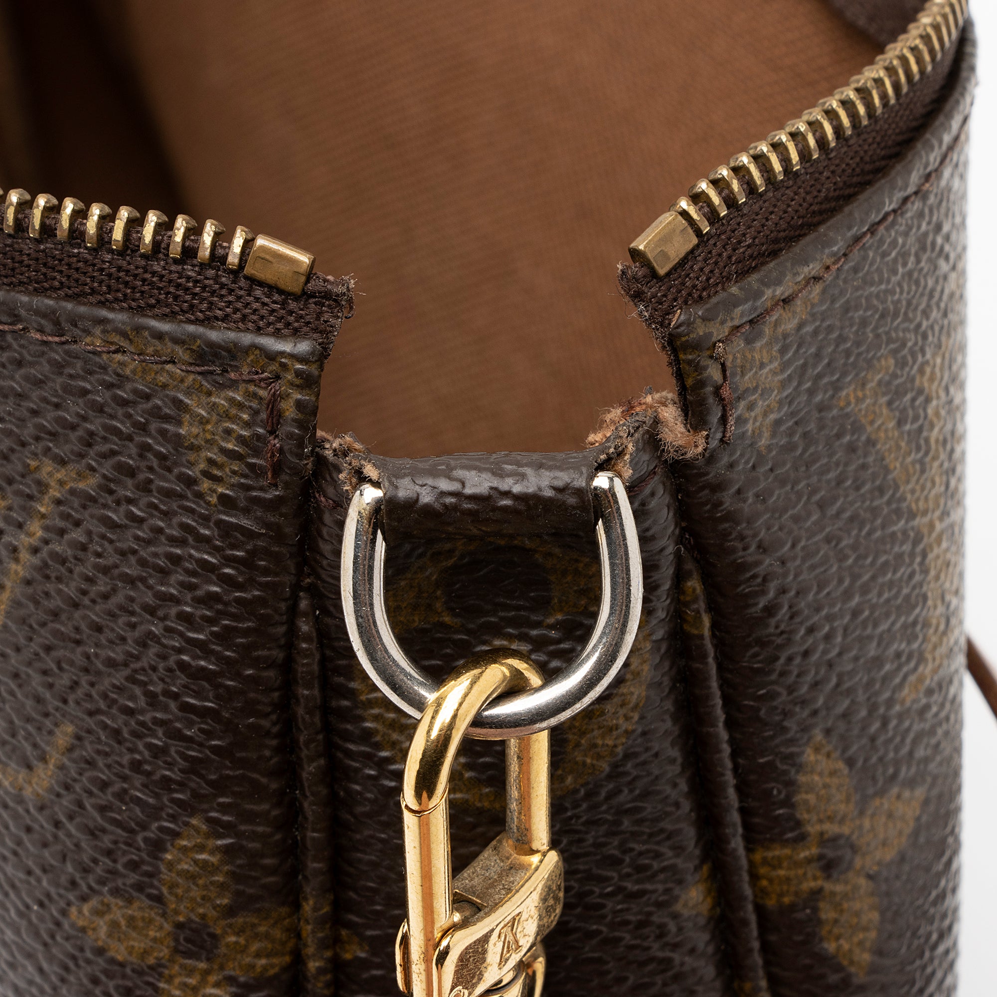 Louis Vuitton Vintage Monogram Canvas Pochette Accessoires (SHF-OVG2Tr)