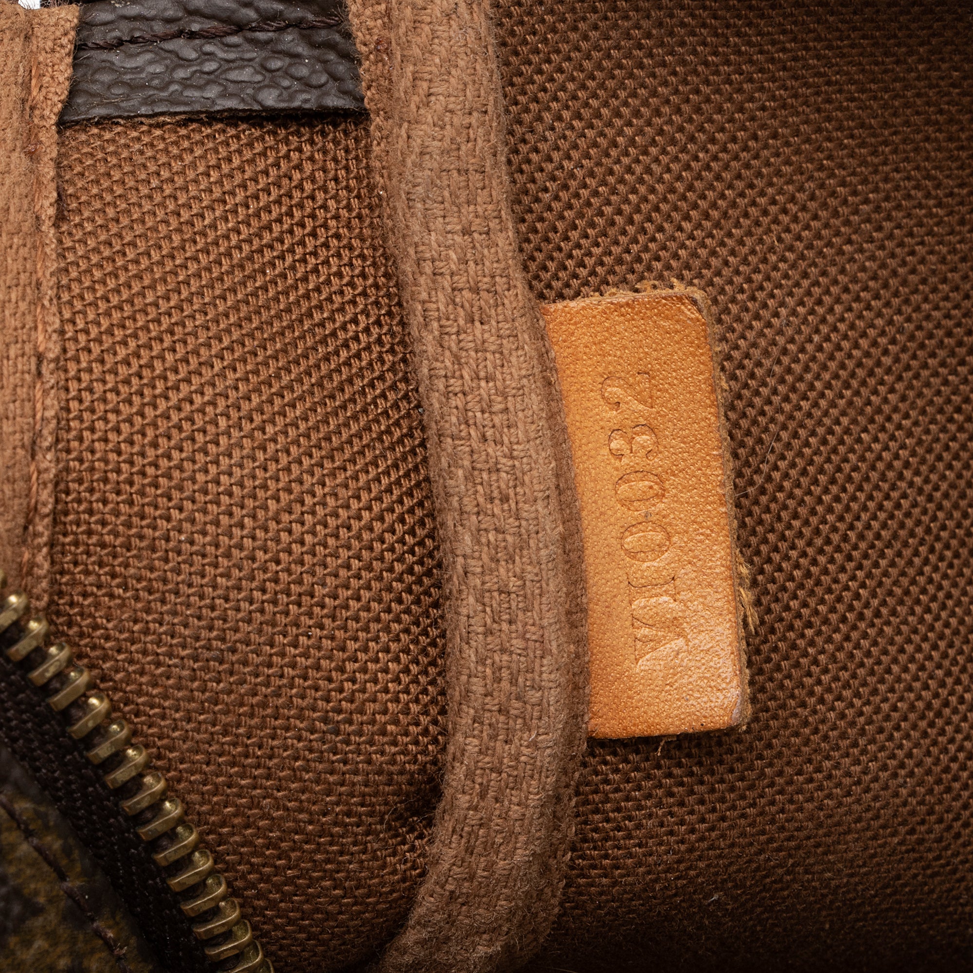 Louis Vuitton Vintage Monogram Canvas Pochette Accessoires (SHF-OVG2Tr)