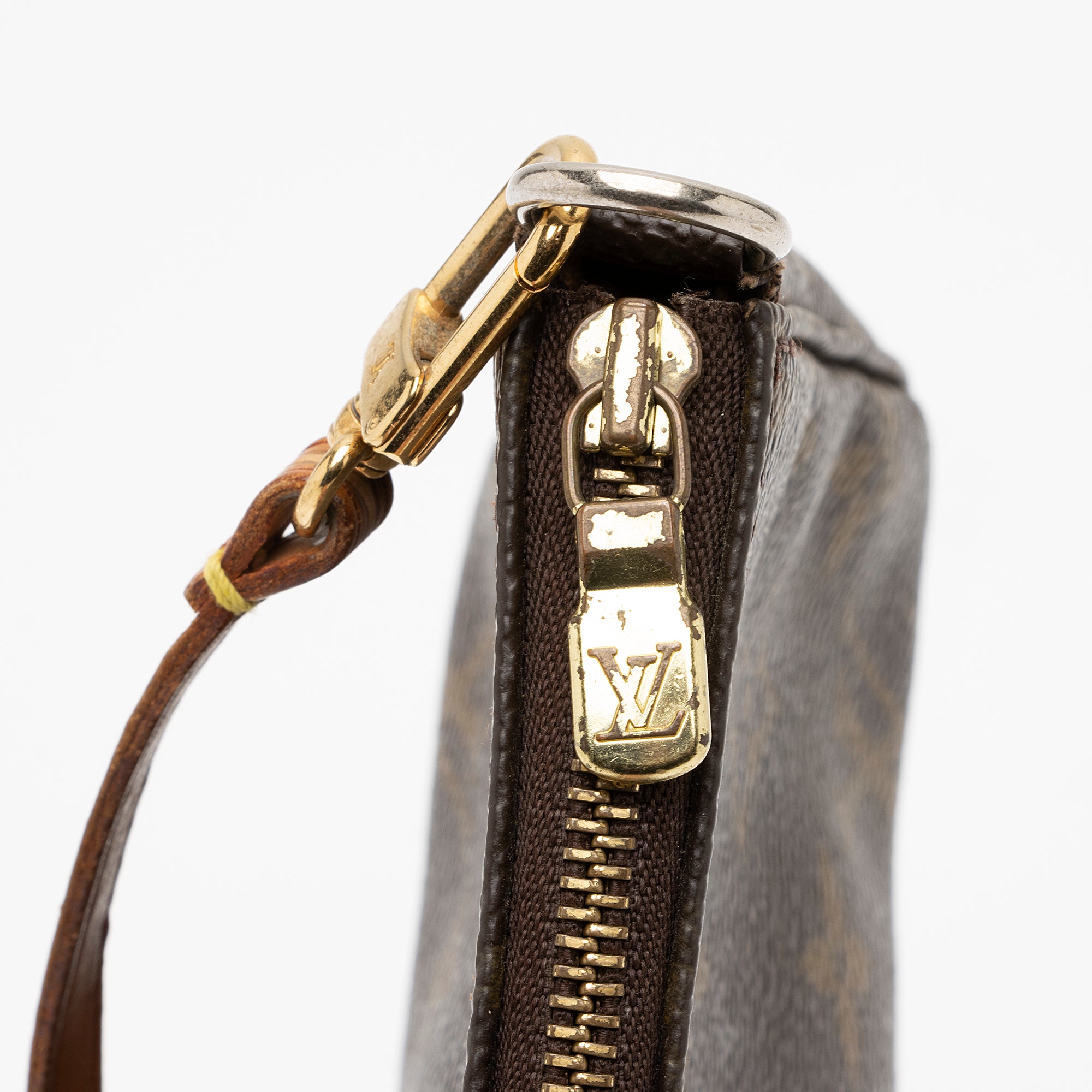 Louis Vuitton Vintage Monogram Canvas Pochette Accessoires (SHF-OVG2Tr)