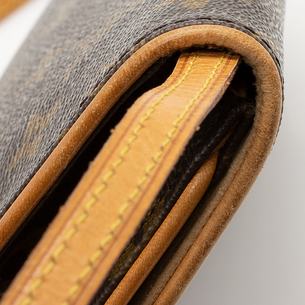 Louis Vuitton Vintage Monogram Canvas Pochette Twin GM Shoulder Bag (SHF-20795)