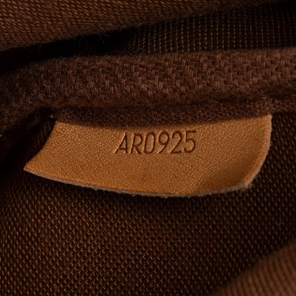 Louis Vuitton Vintage Monogram Canvas Saumur 30 Messenger Bag (SHF-14248)