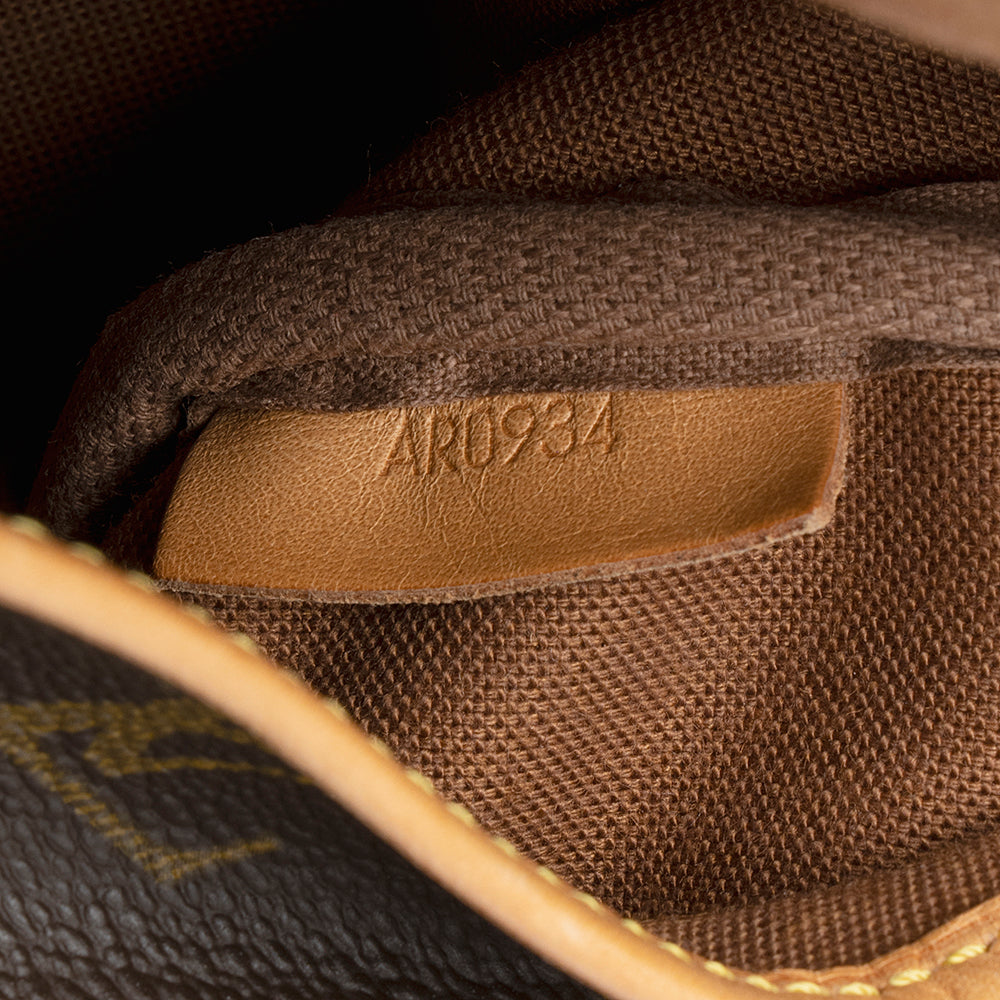 Louis Vuitton Vintage Monogram Canvas Saumur 30 Messenger Bag (SHF-20797)