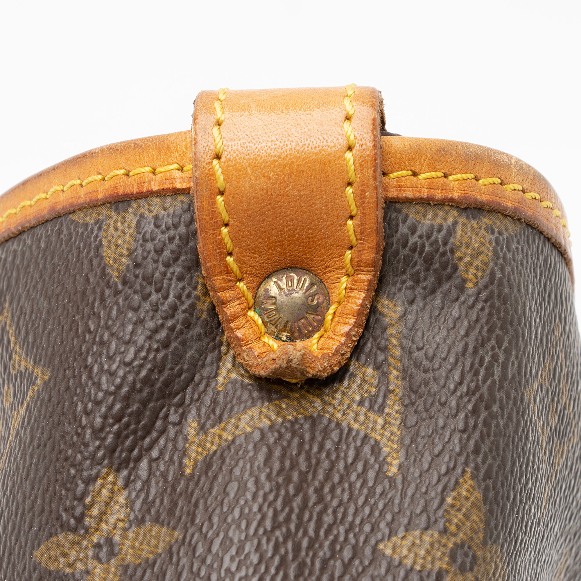 Louis Vuitton Vintage Monogram Canvas Saumur 30 Messenger Bag (SHF-qN3Go7)