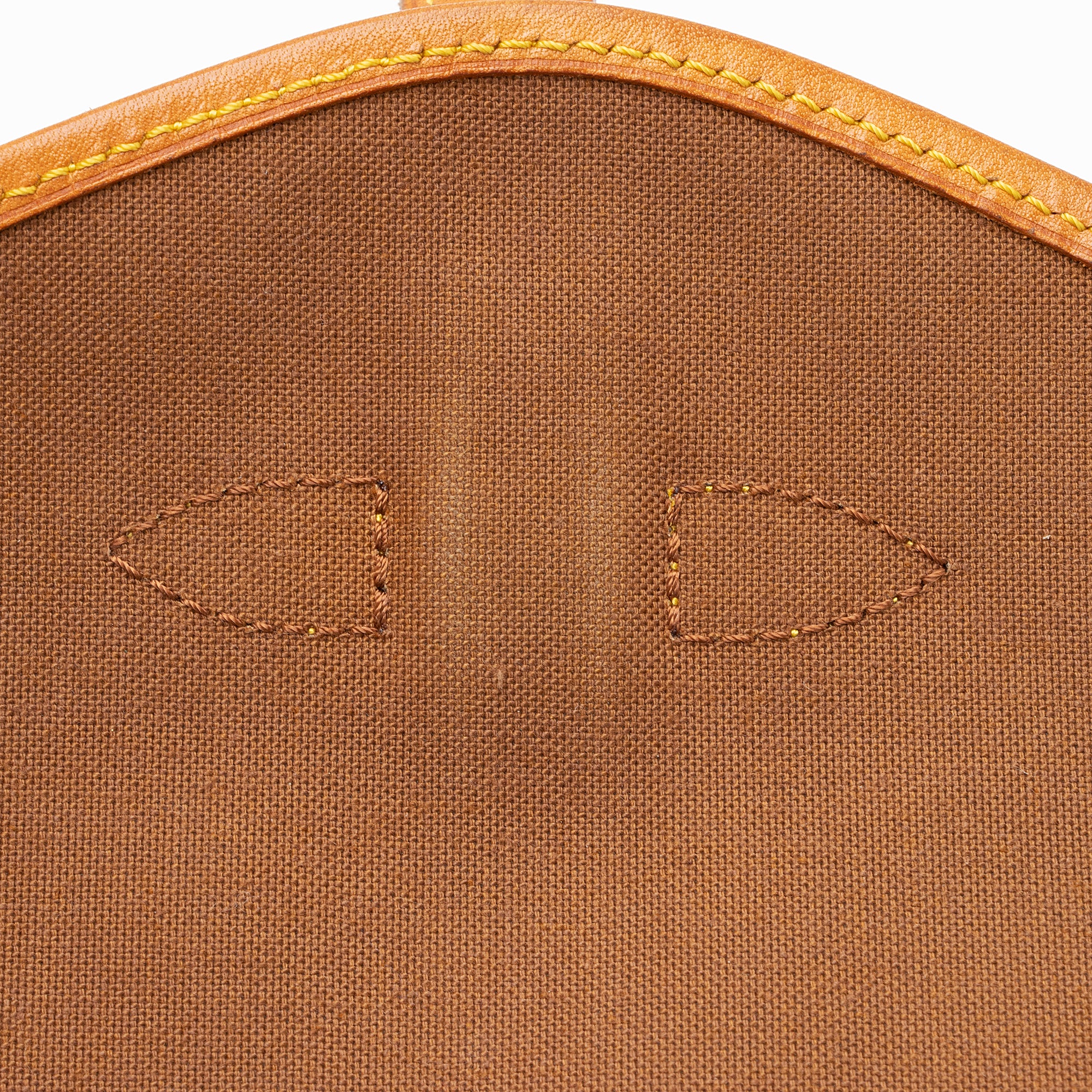 Louis Vuitton Vintage Monogram Canvas Saumur 30 Messenger Bag (SHF-qN3Go7)