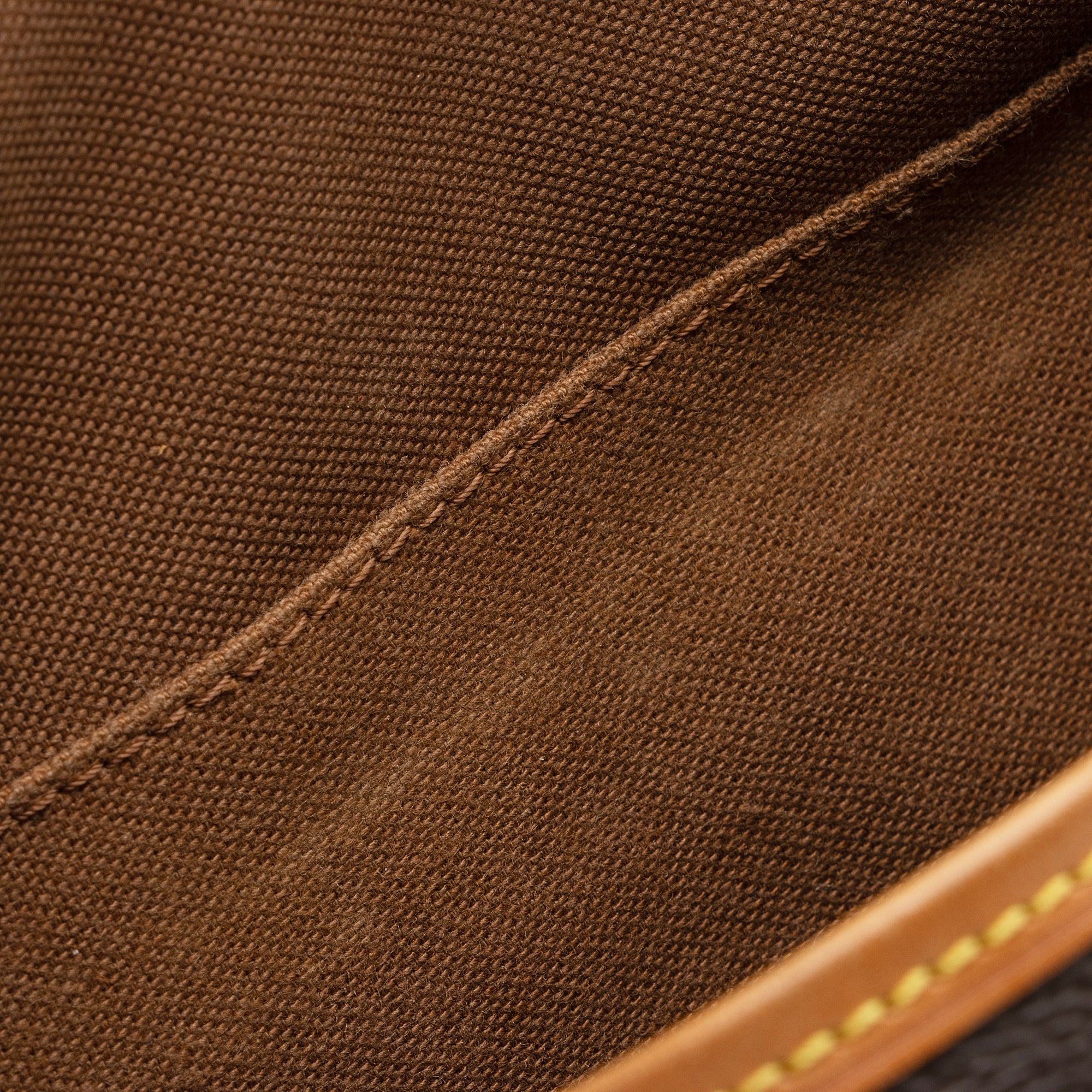 Louis Vuitton Vintage Monogram Canvas Saumur 30 Messenger Bag (SHF-F6ygbP)