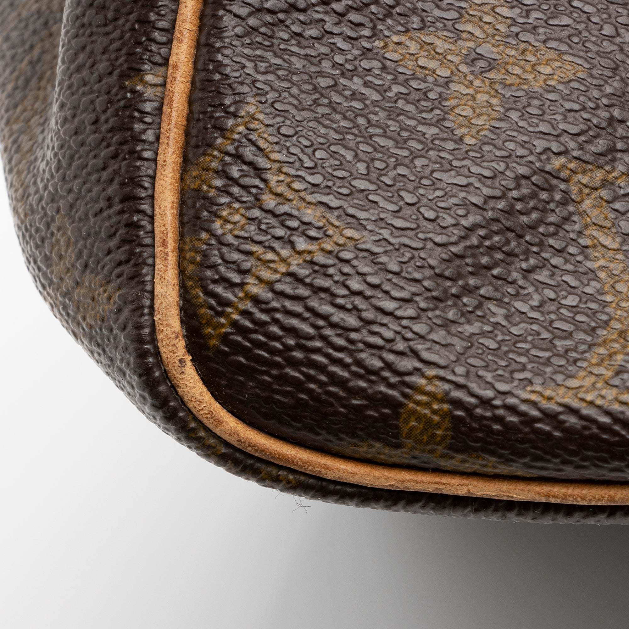 Louis Vuitton Vintage Monogram Canvas Speedy 30 Satchel (SHF-Nnx6Aj)